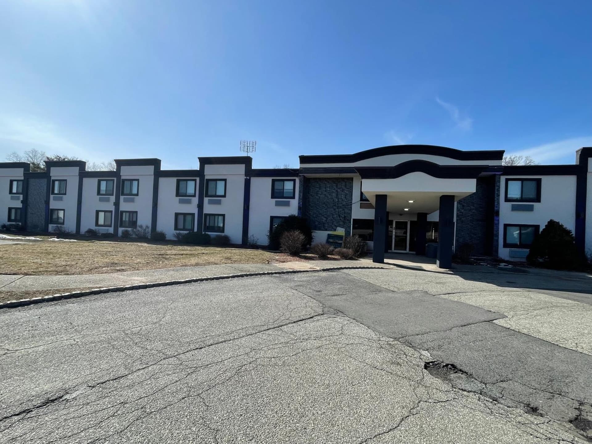 The Wayne Inn featured exterior or lobby in Wayne, NJ — similar hotel
