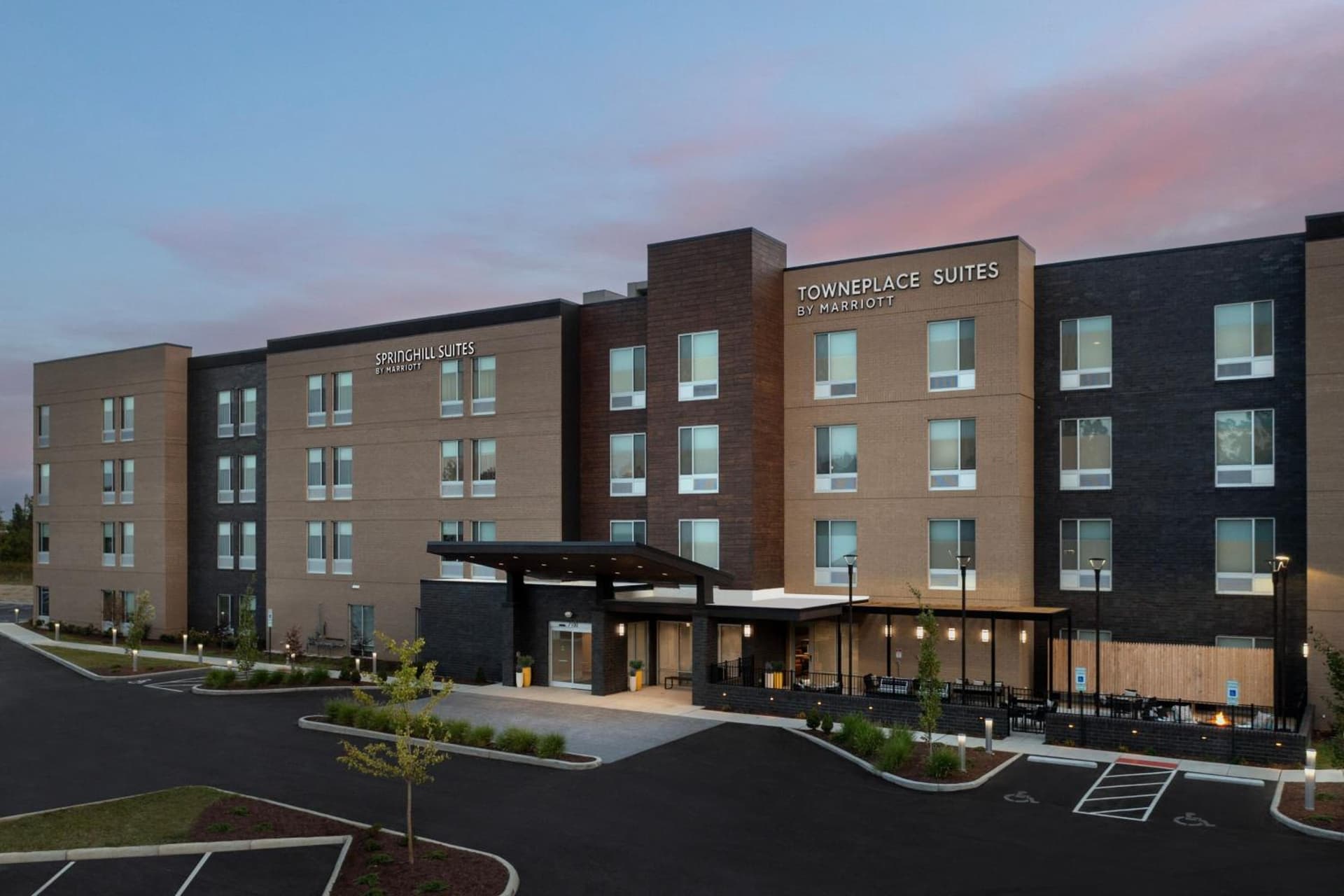 SpringHill Suites by Marriott Cincinnati Mason interior in Mason, OH — gallery photo 2