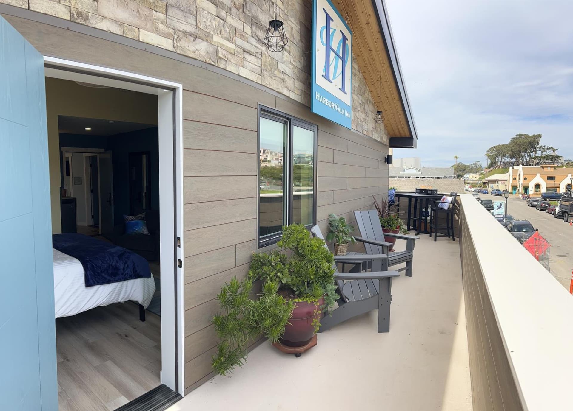 HarborWalk Inn interior in Morro Bay, CA — gallery photo 2
