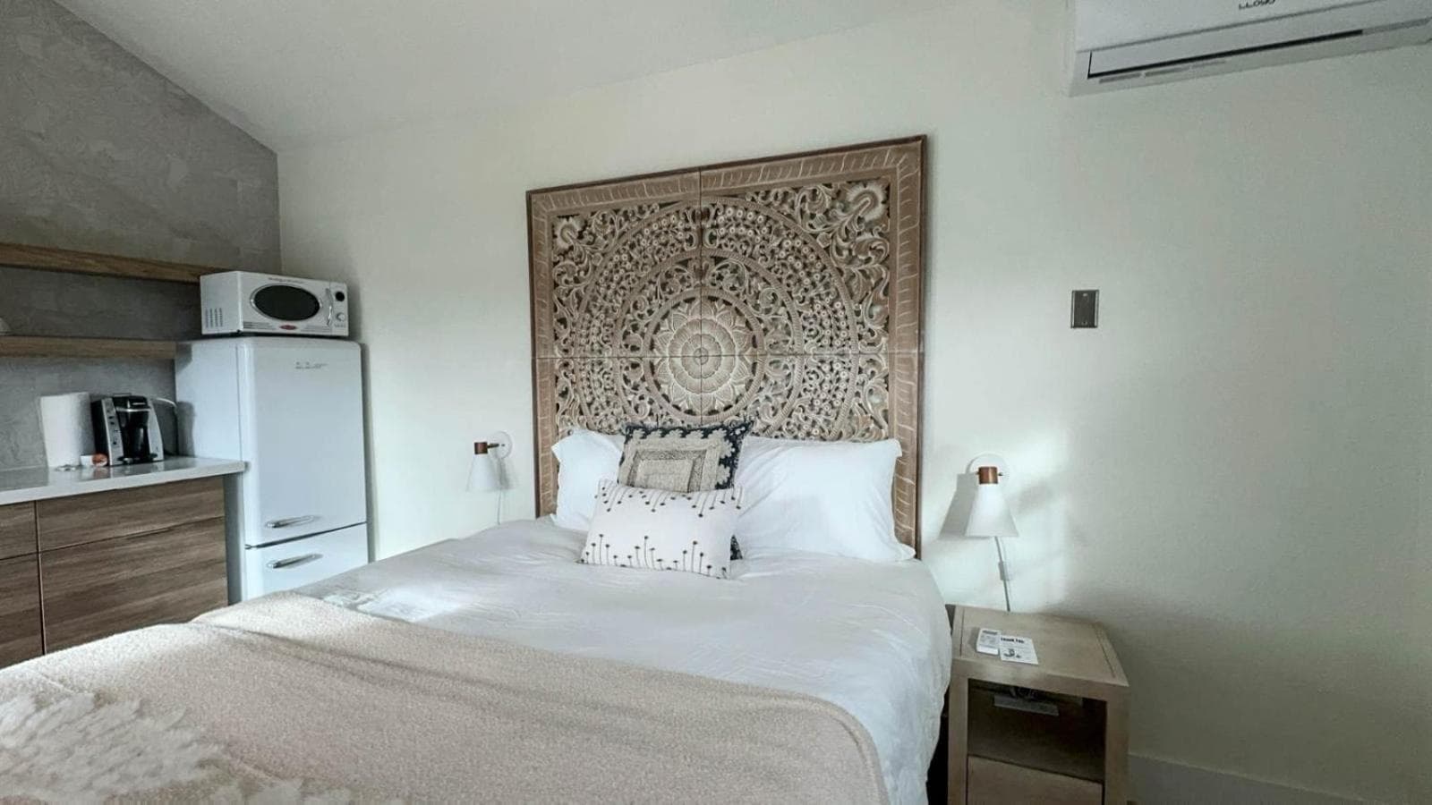 Seahorse Beach Bungalows interior in Fort Pierce, FL — gallery photo 2