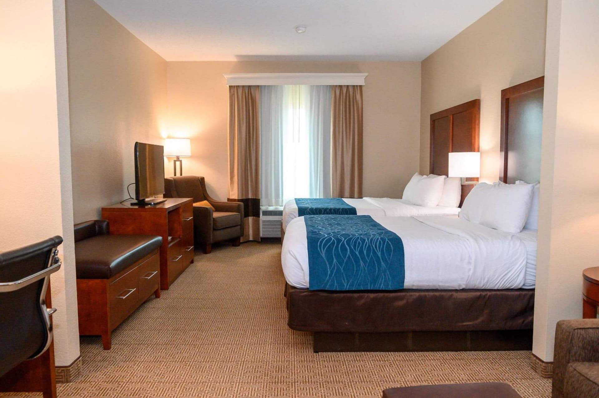 Comfort Inn & Suites Patriots Point gallery photo in Charleston, SC — image 22