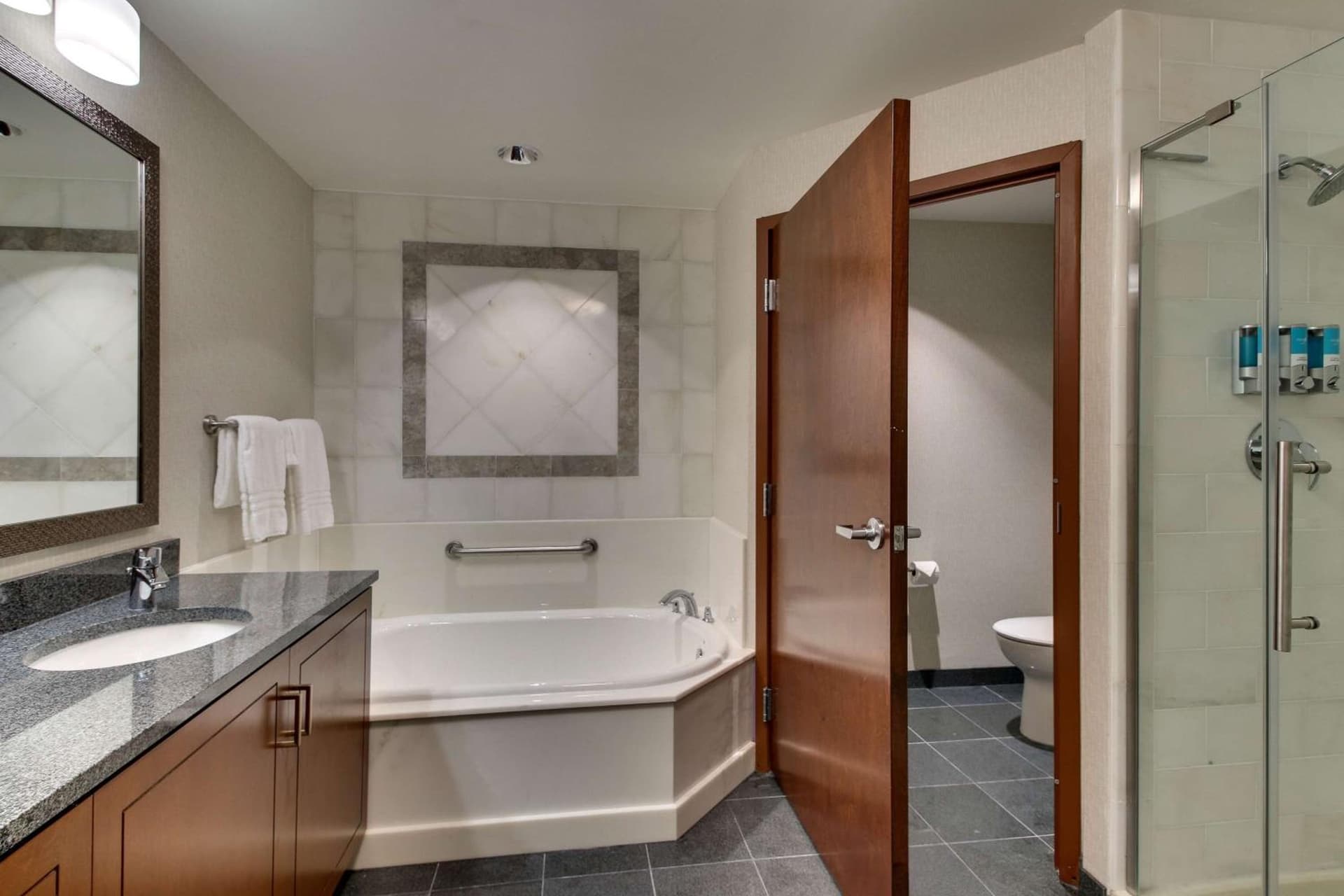 Drury Plaza Hotel Richmond gallery photo in Glen Allen, VA — image 61