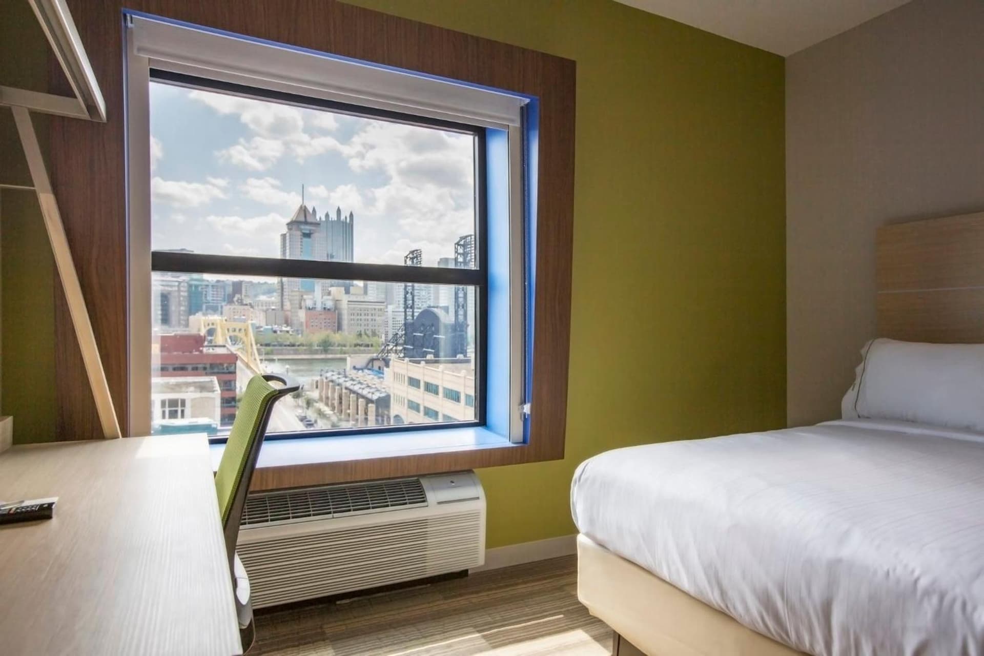 Holiday Inn Express & Suites Pittsburgh North Shore by IHG gallery photo in Pittsburgh, PA — image 32