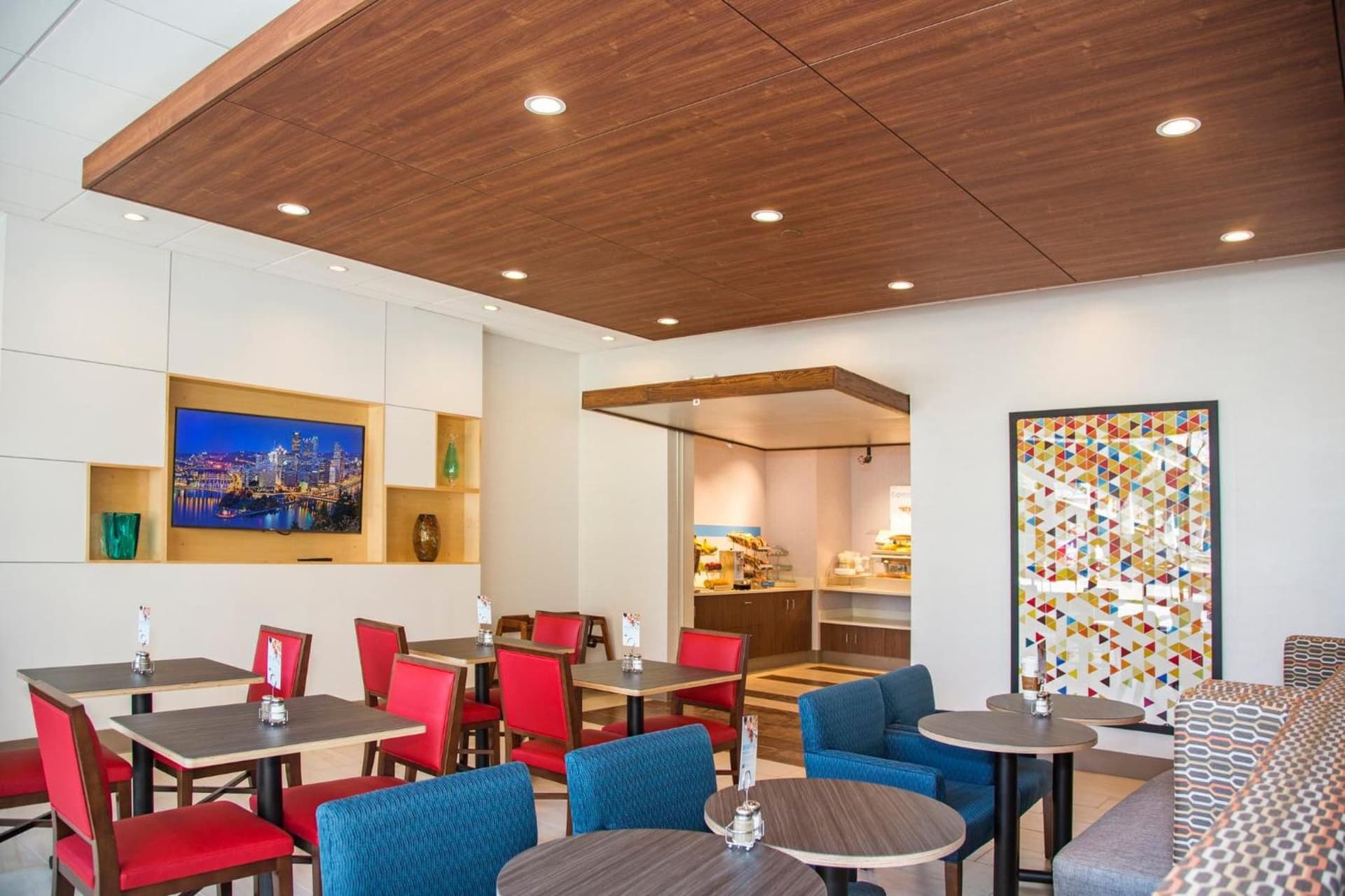 Holiday Inn Express & Suites Pittsburgh North Shore by IHG gallery photo in Pittsburgh, PA — image 23