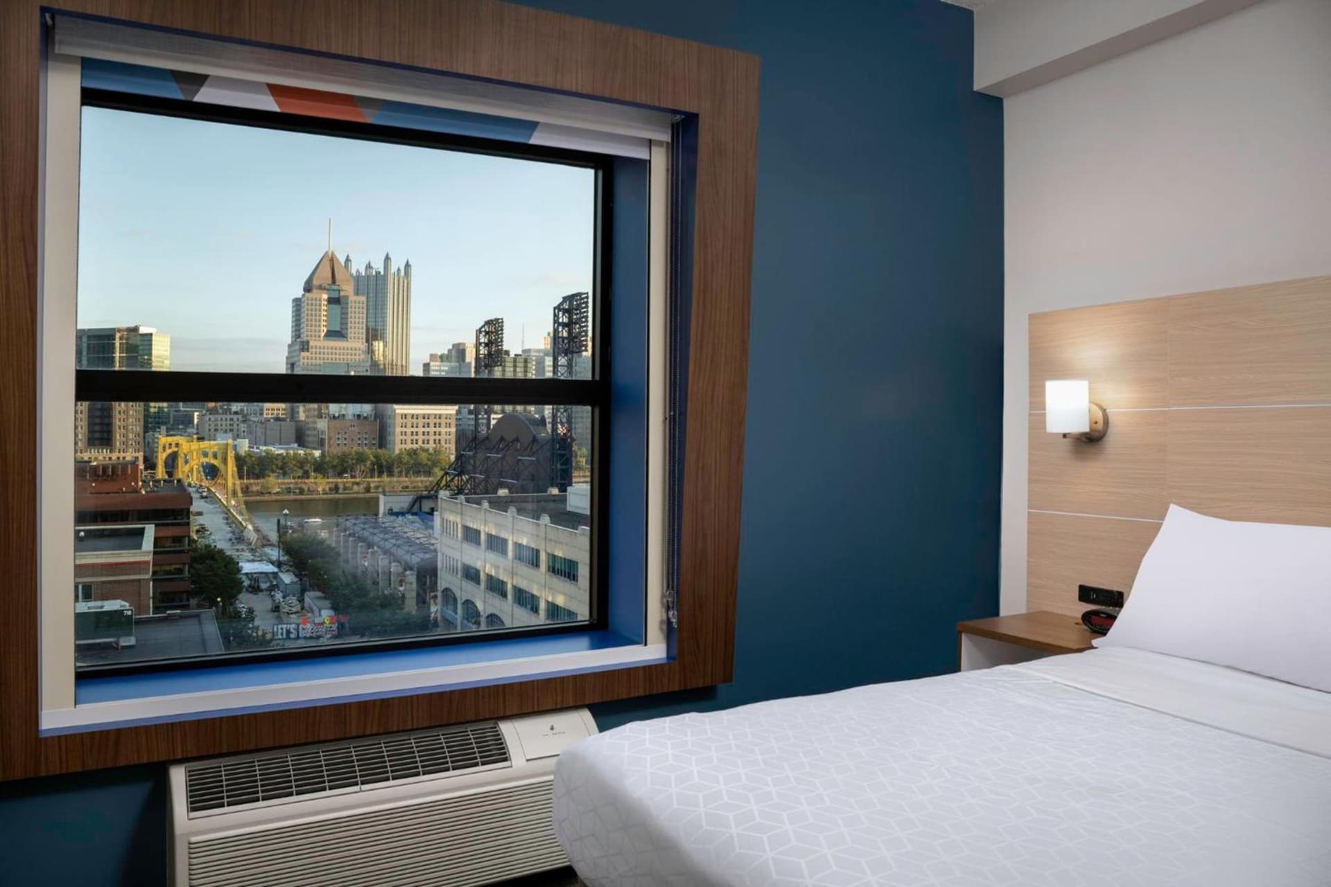 Holiday Inn Express & Suites Pittsburgh North Shore by IHG gallery photo in Pittsburgh, PA — image 30
