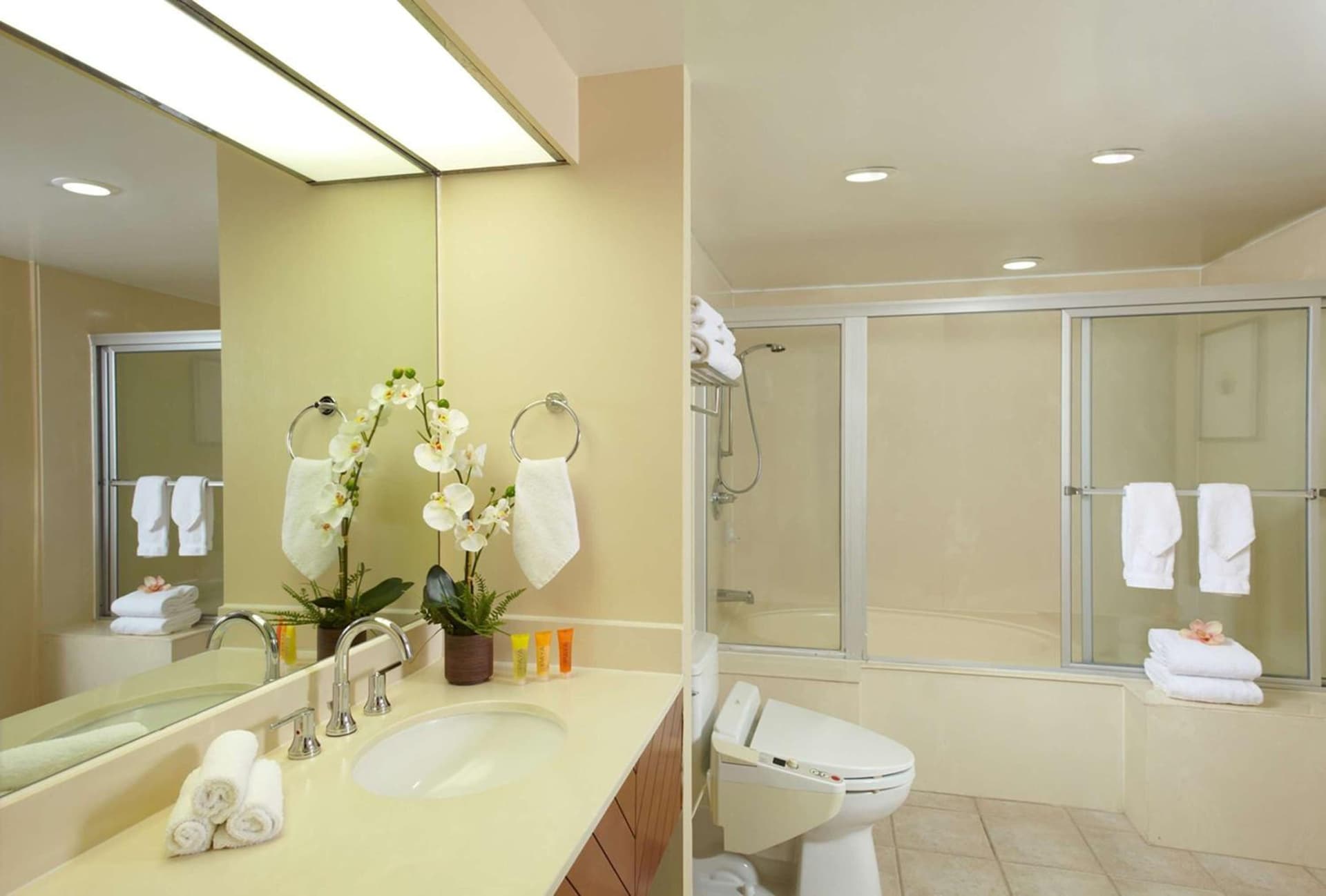 Oasis Hotel Waikiki gallery photo in Honolulu, HI — image 14