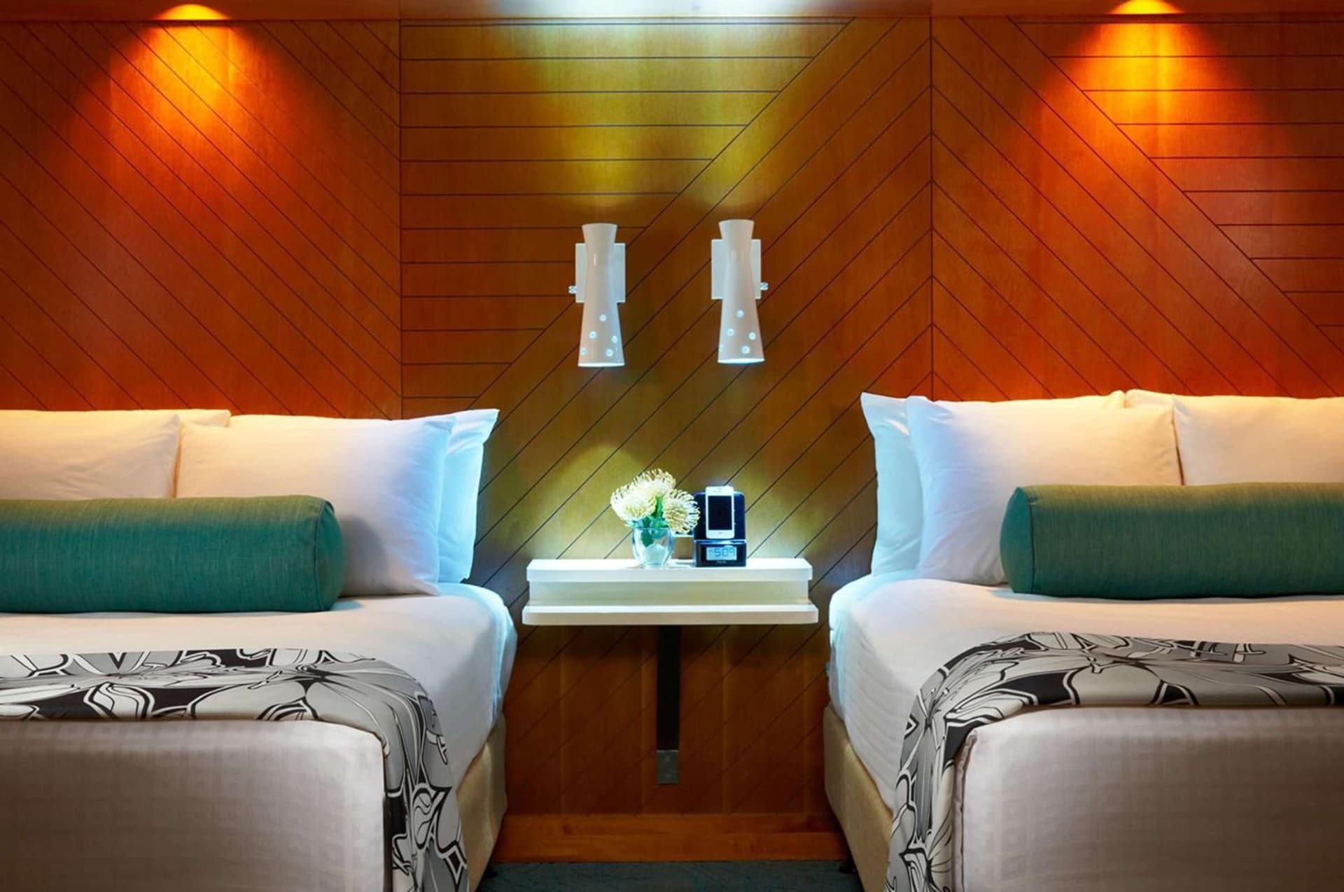 Oasis Hotel Waikiki interior in Honolulu, HI — gallery photo 2