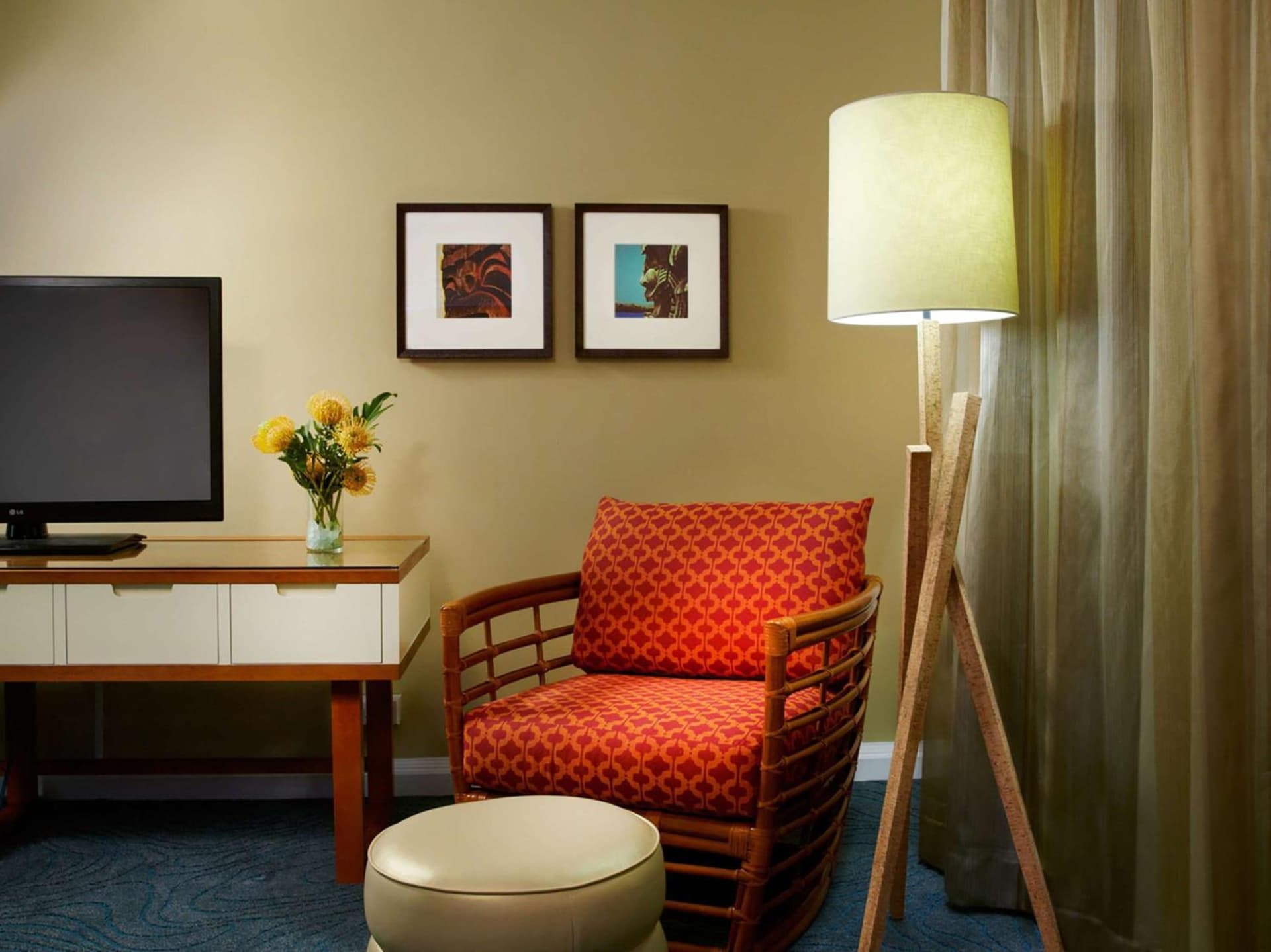 Oasis Hotel Waikiki gallery photo in Honolulu, HI — image 12