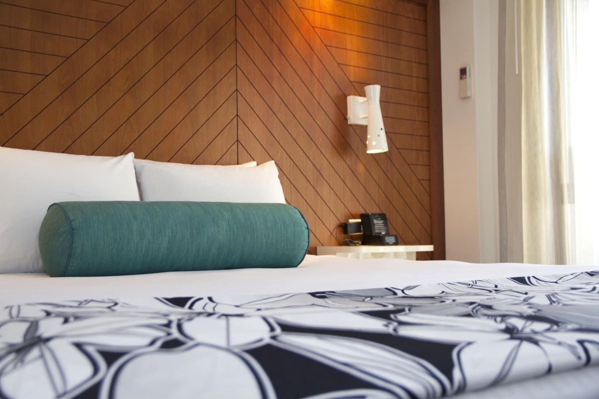 Oasis Hotel Waikiki gallery photo in Honolulu, HI — image 6