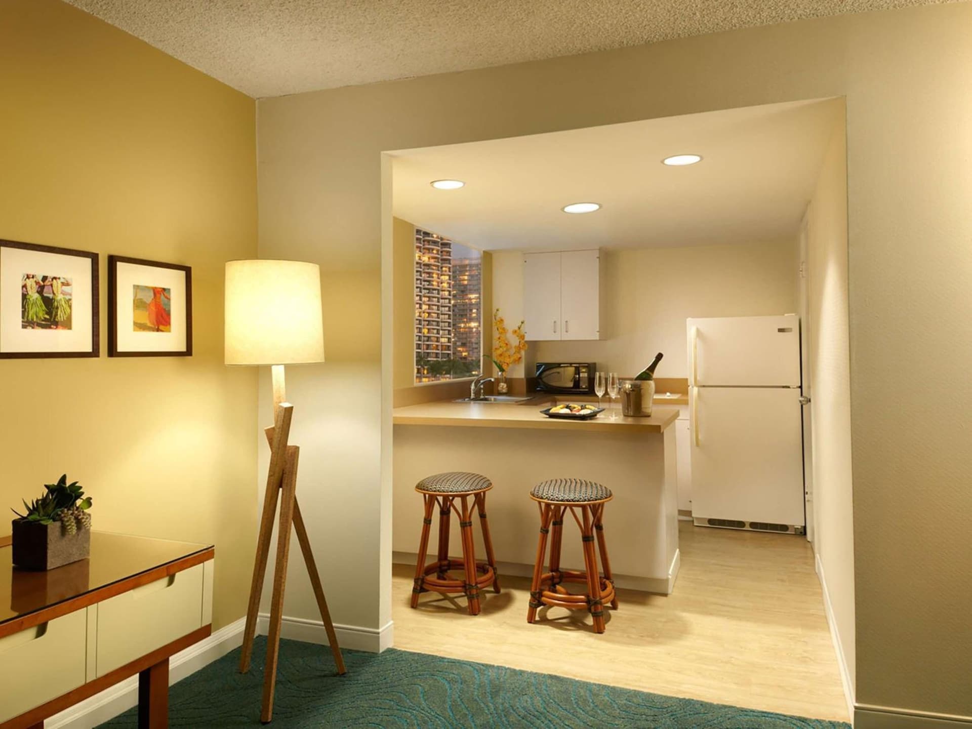 Oasis Hotel Waikiki gallery photo in Honolulu, HI — image 21