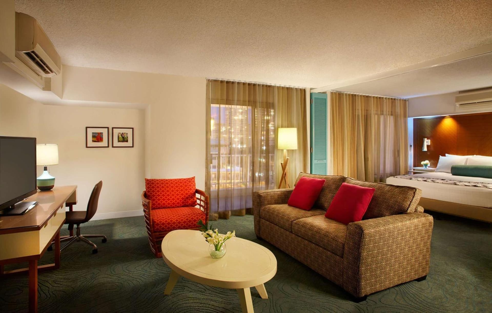 Oasis Hotel Waikiki interior in Honolulu, HI — gallery photo 2