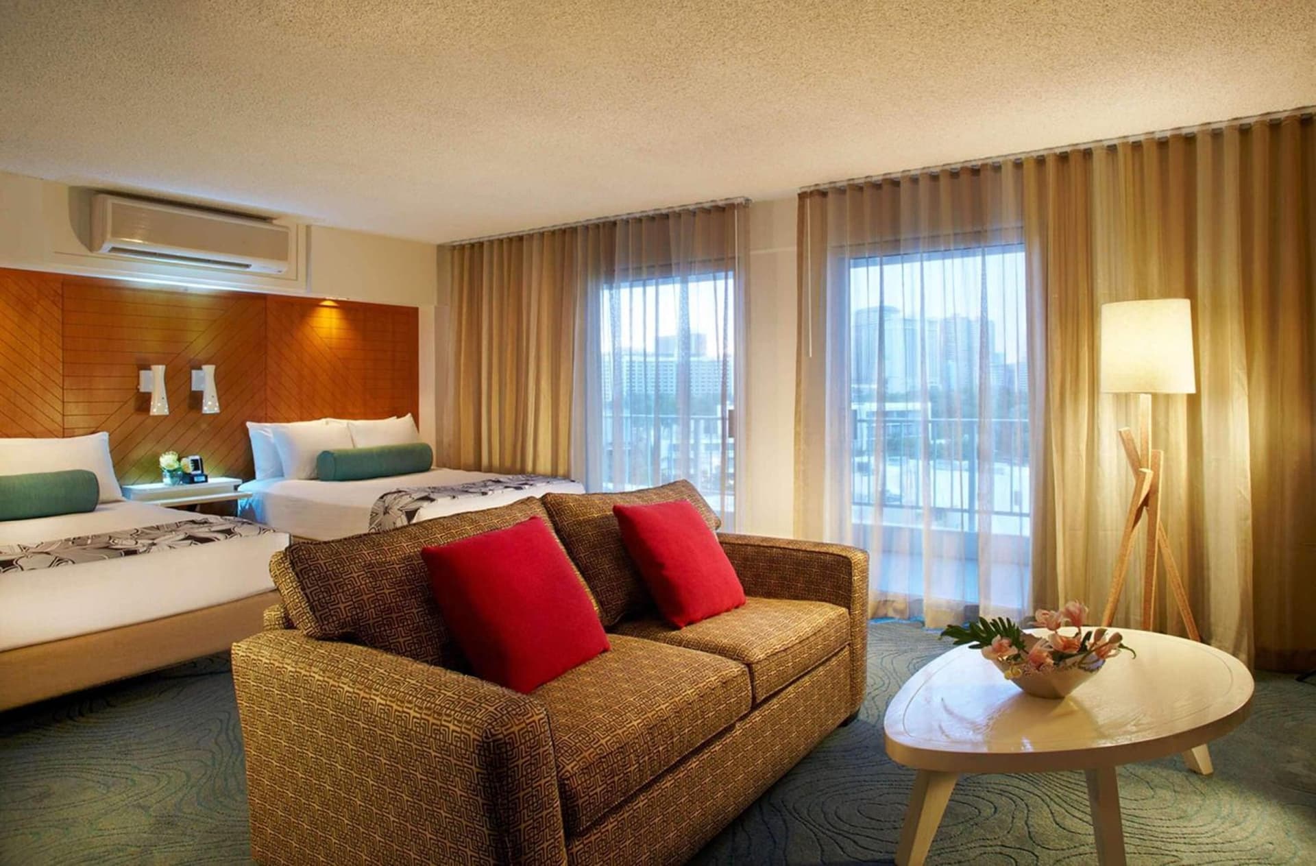 Oasis Hotel Waikiki property views in Honolulu, HI — gallery photo 3