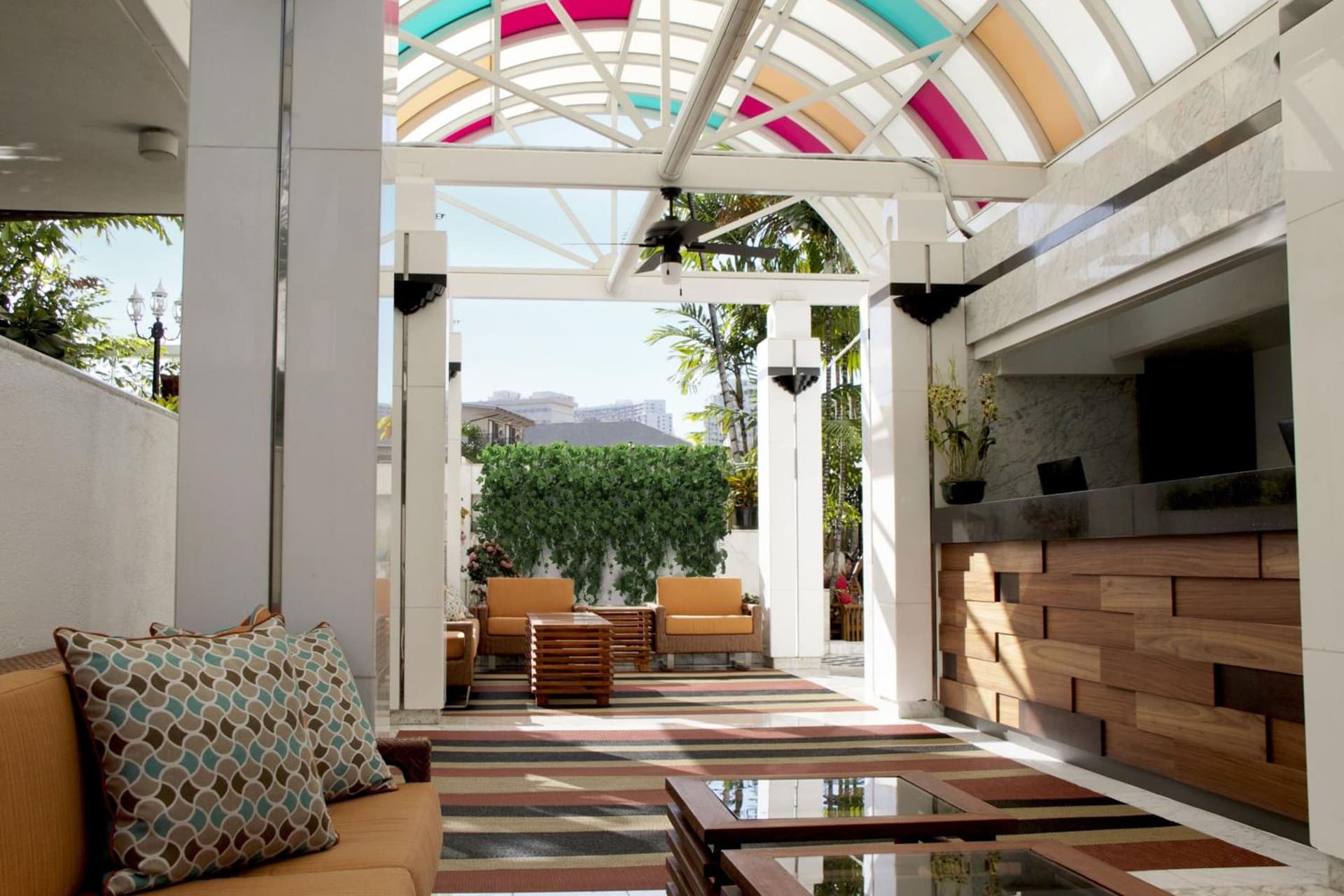 Oasis Hotel Waikiki gallery photo in Honolulu, HI — image 16