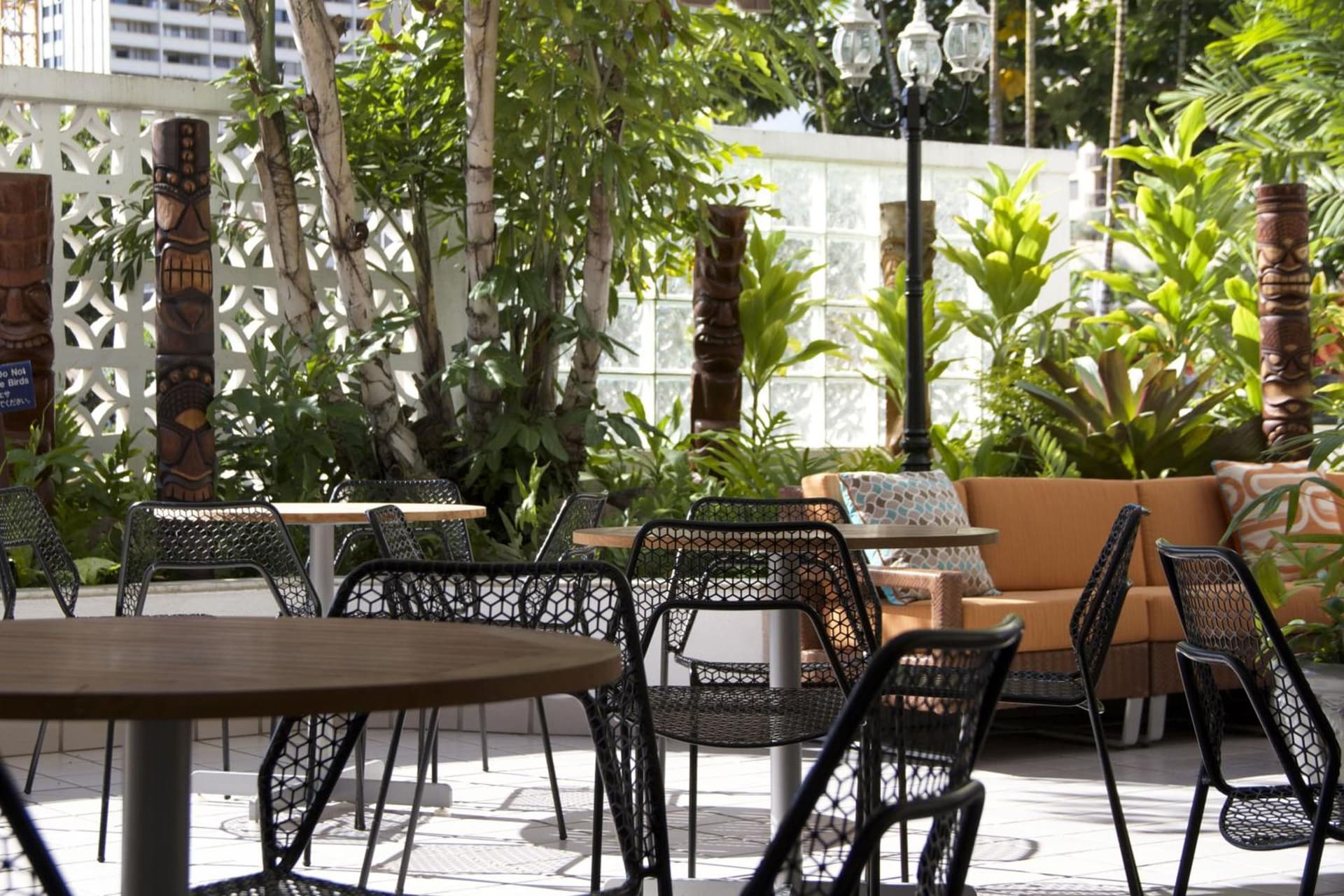 Oasis Hotel Waikiki gallery photo in Honolulu, HI — image 11