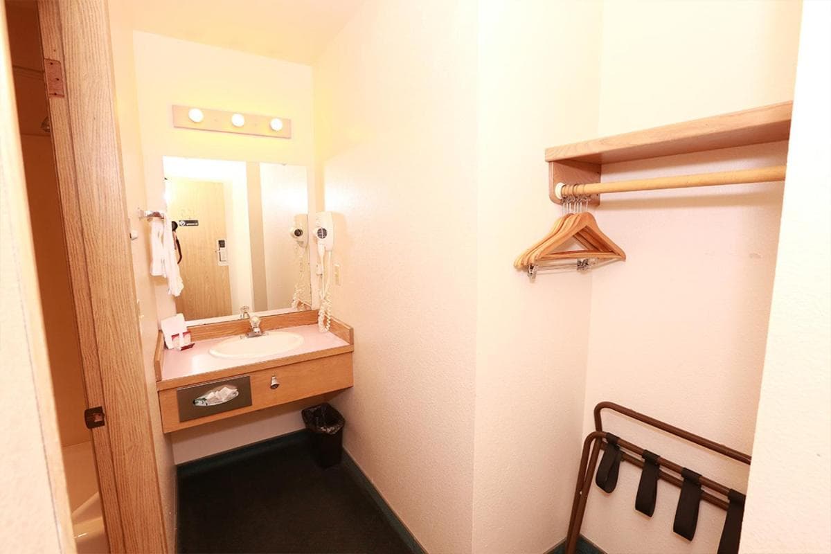 Village Inn & Suites Marysville gallery photo in Marysville, WA — image 12
