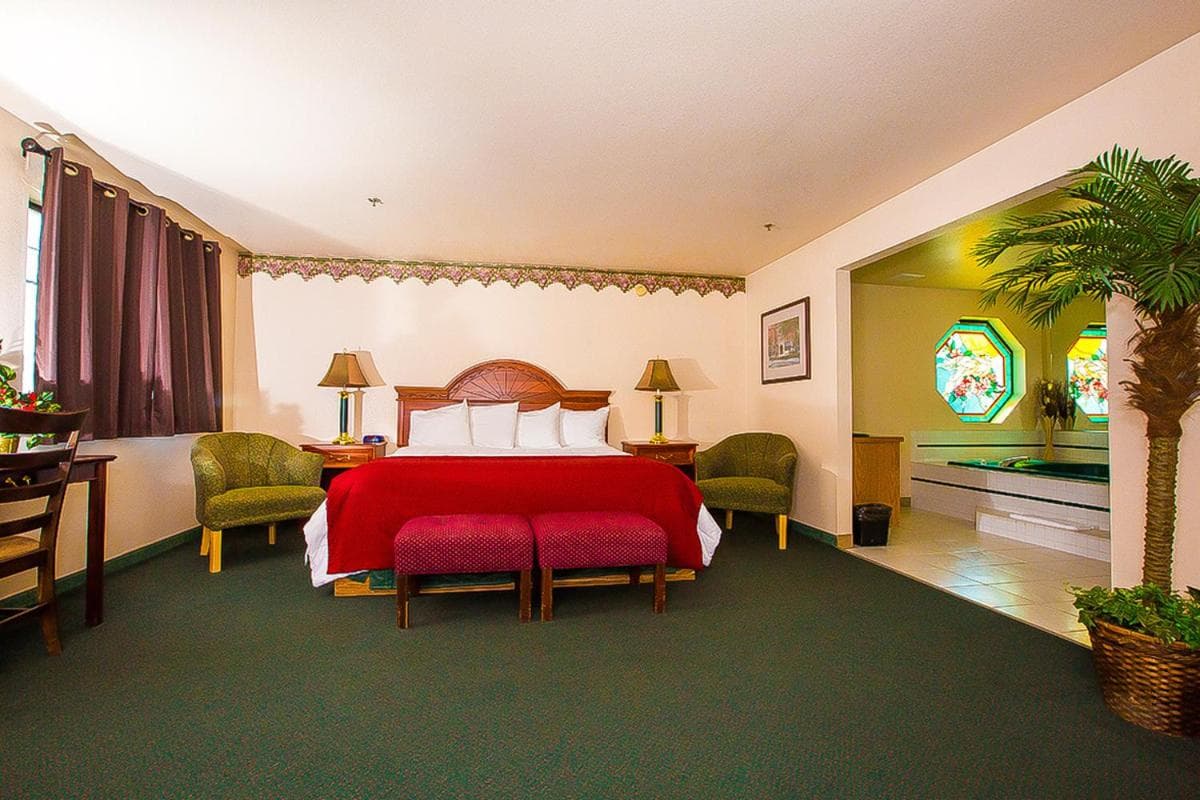 Village Inn & Suites Marysville gallery photo in Marysville, WA — image 17