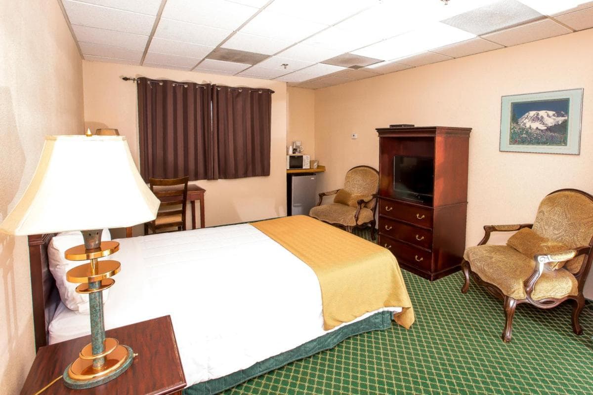 Village Inn & Suites Marysville interior in Marysville, WA — gallery photo 2