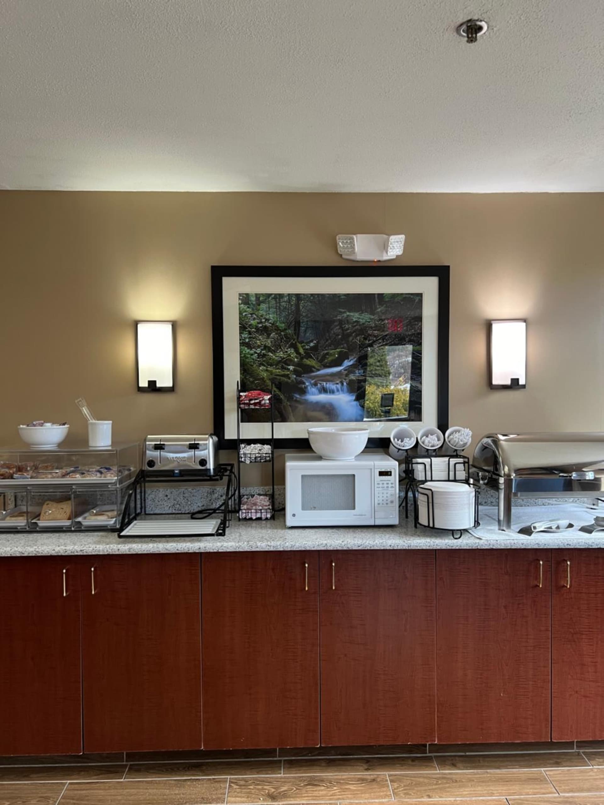 Comfort Inn & Suites Wilkes Barre - Arena gallery photo in Wilkes-Barre, PA — image 4