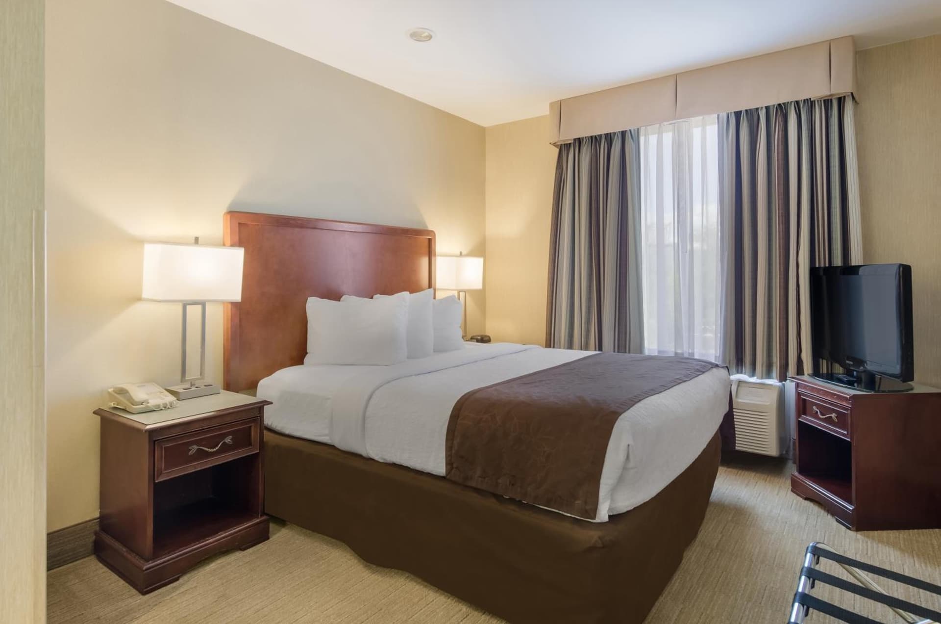 MainStay Suites Roanoke Airport gallery photo in Roanoke, VA — image 13