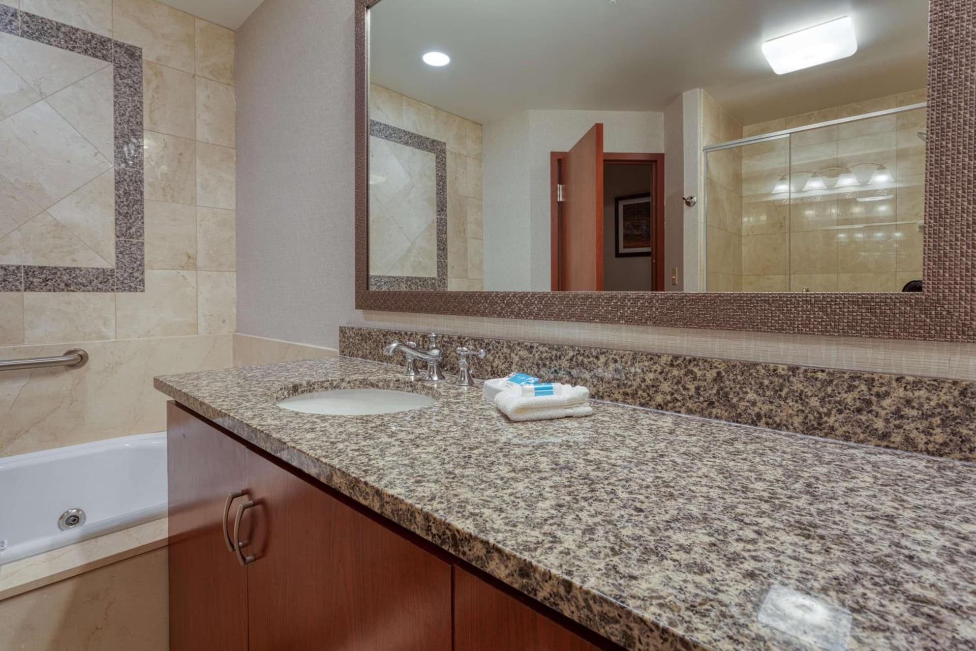 Drury Plaza Hotel St. Louis Chesterfield gallery photo in Chesterfield, MO — image 51