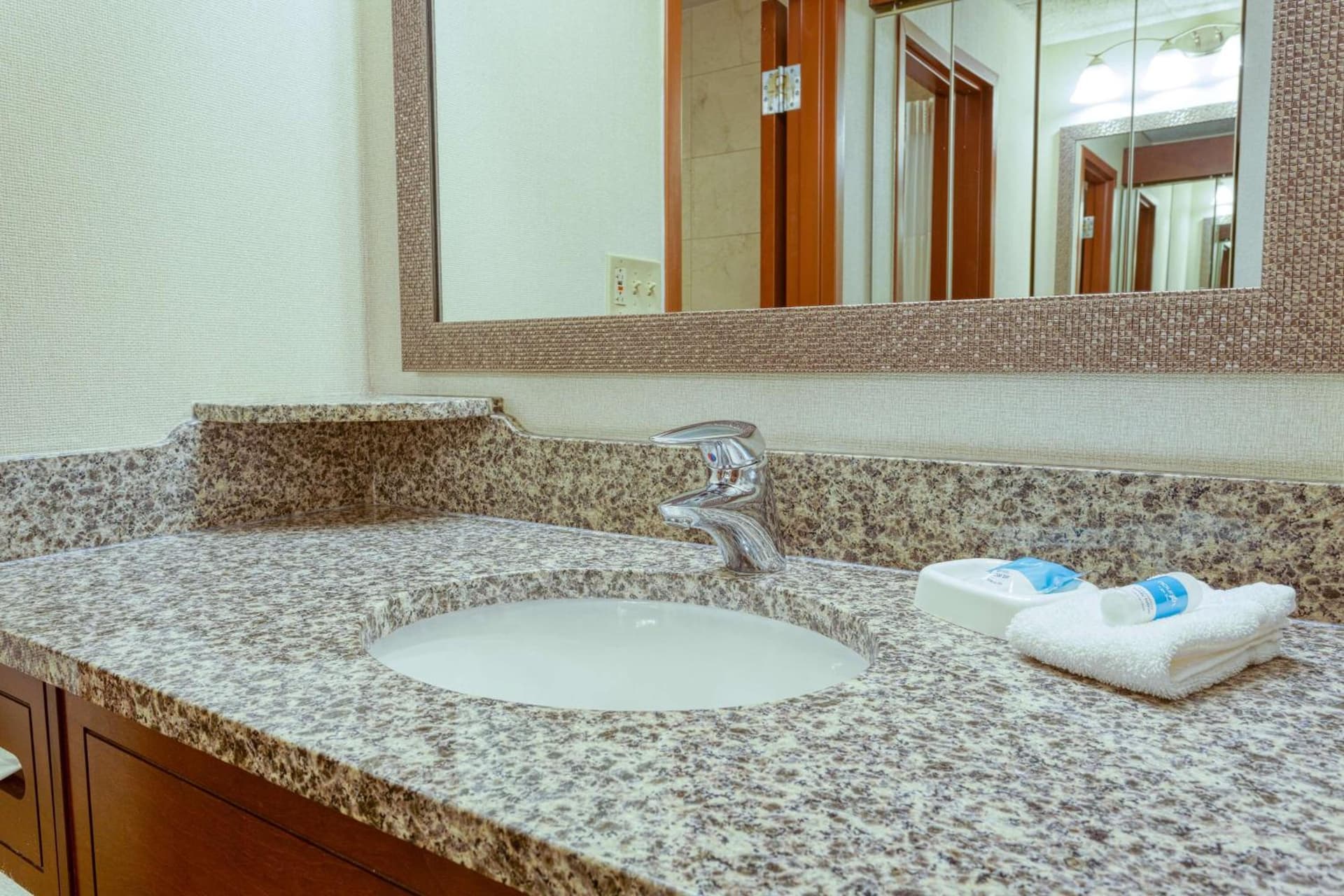 Drury Plaza Hotel St. Louis Chesterfield gallery photo in Chesterfield, MO — image 56