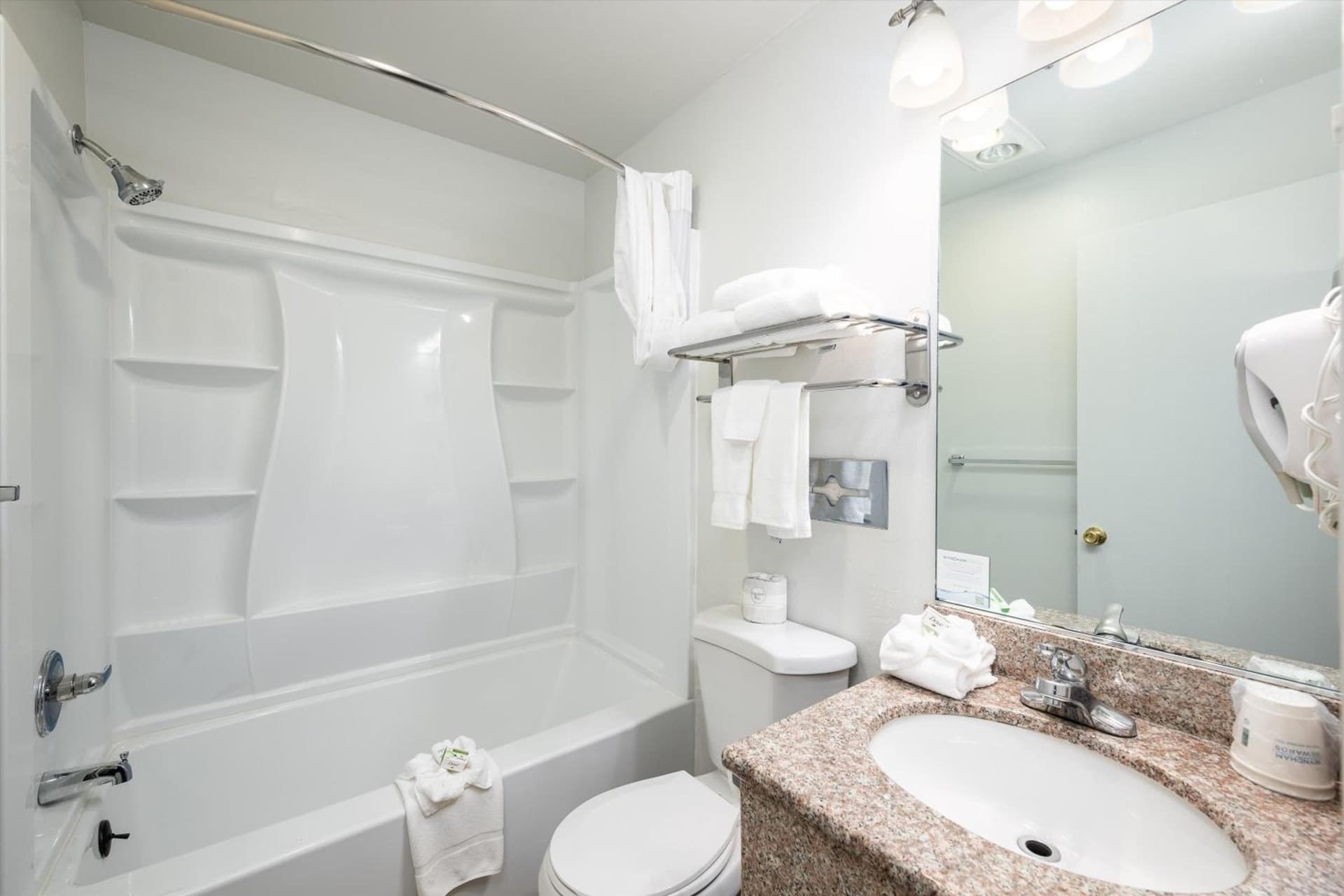 Baymont INN & Suites by Wyndham gallery photo in Bellingham, WA — image 31