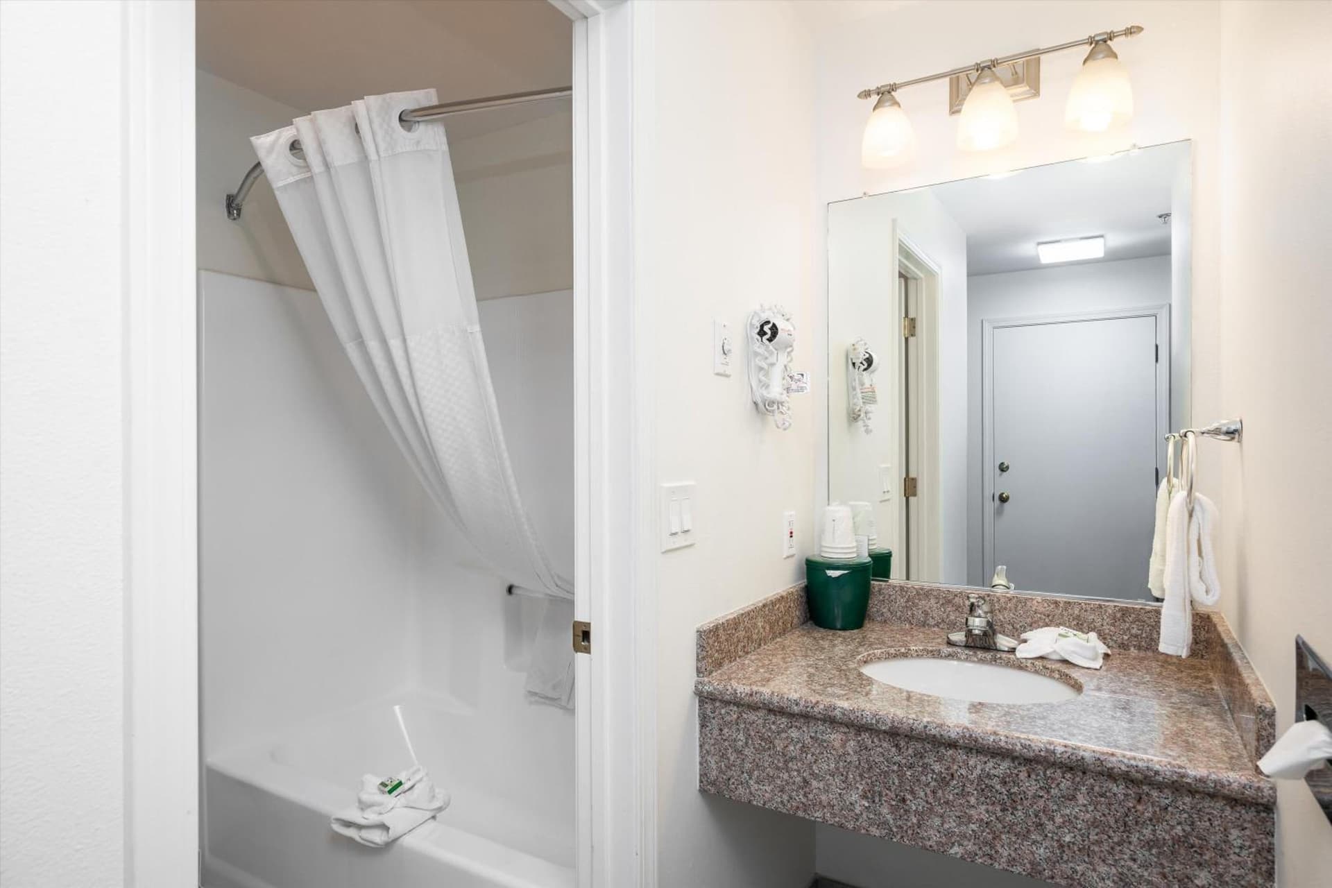 Baymont INN & Suites by Wyndham gallery photo in Bellingham, WA — image 34