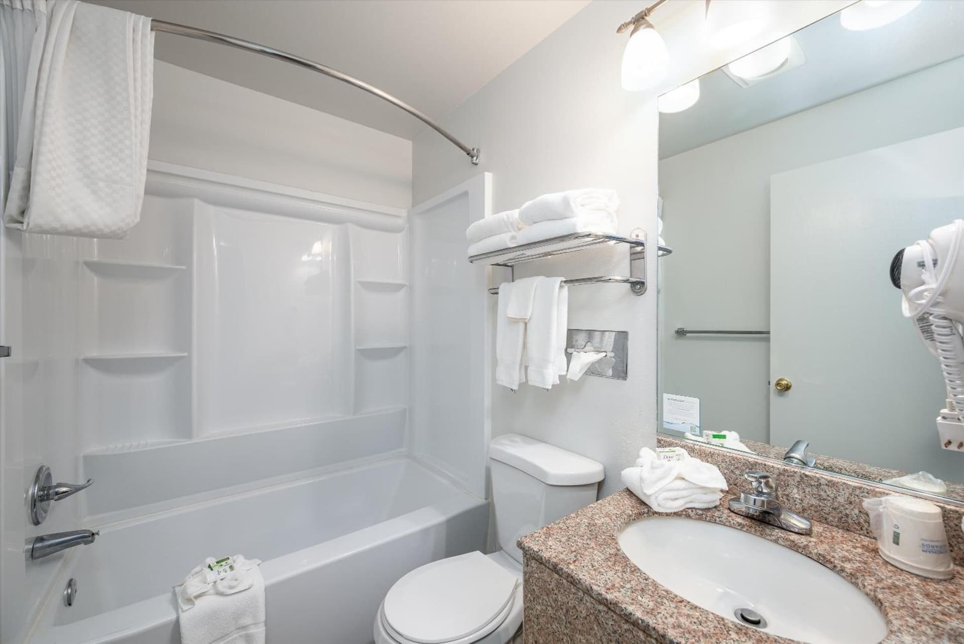 Baymont INN & Suites by Wyndham gallery photo in Bellingham, WA — image 24
