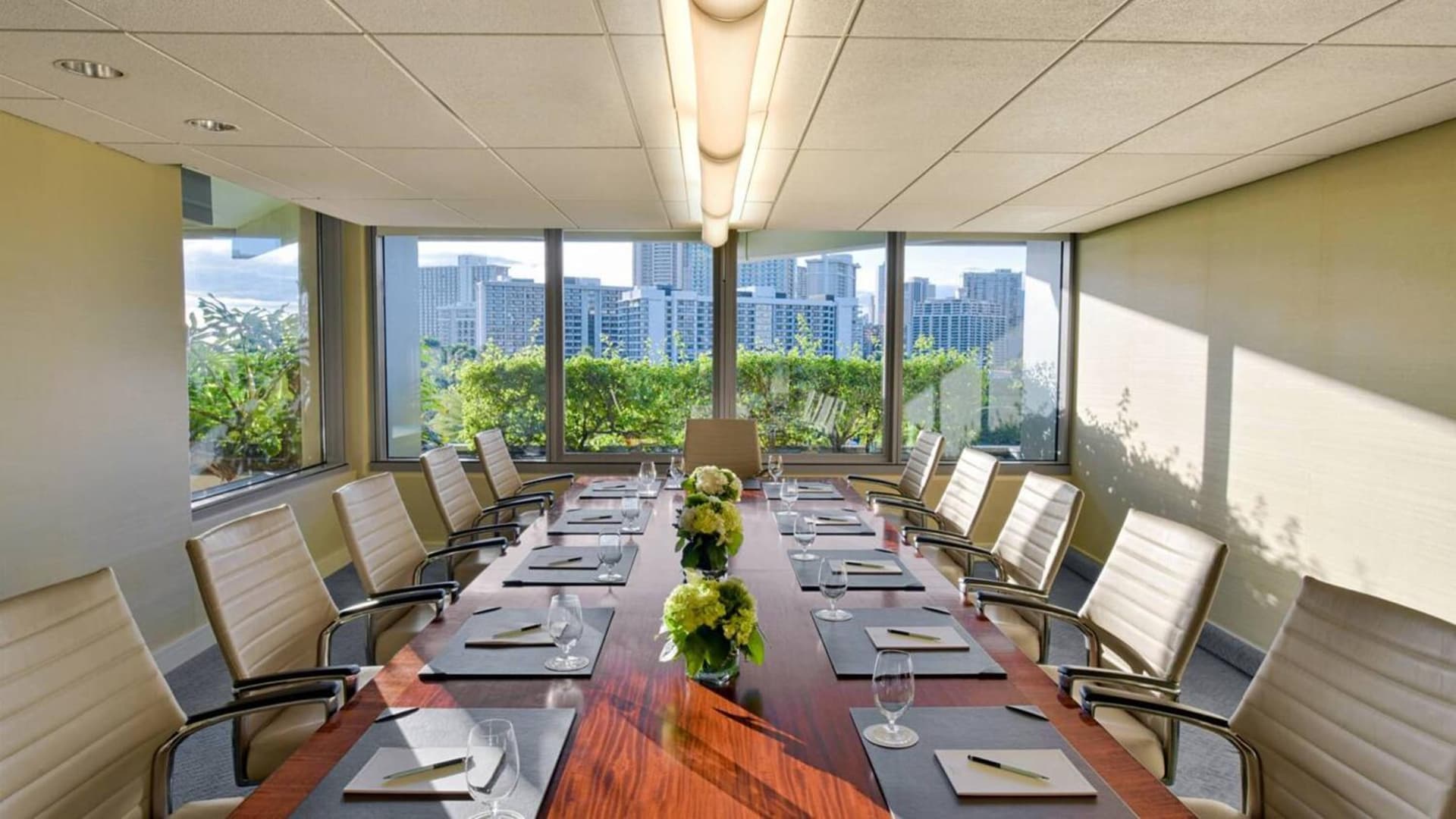 Ka Laʻi Waikiki Beach, LXR Hotels & Resorts gallery photo in Honolulu, HI — image 4