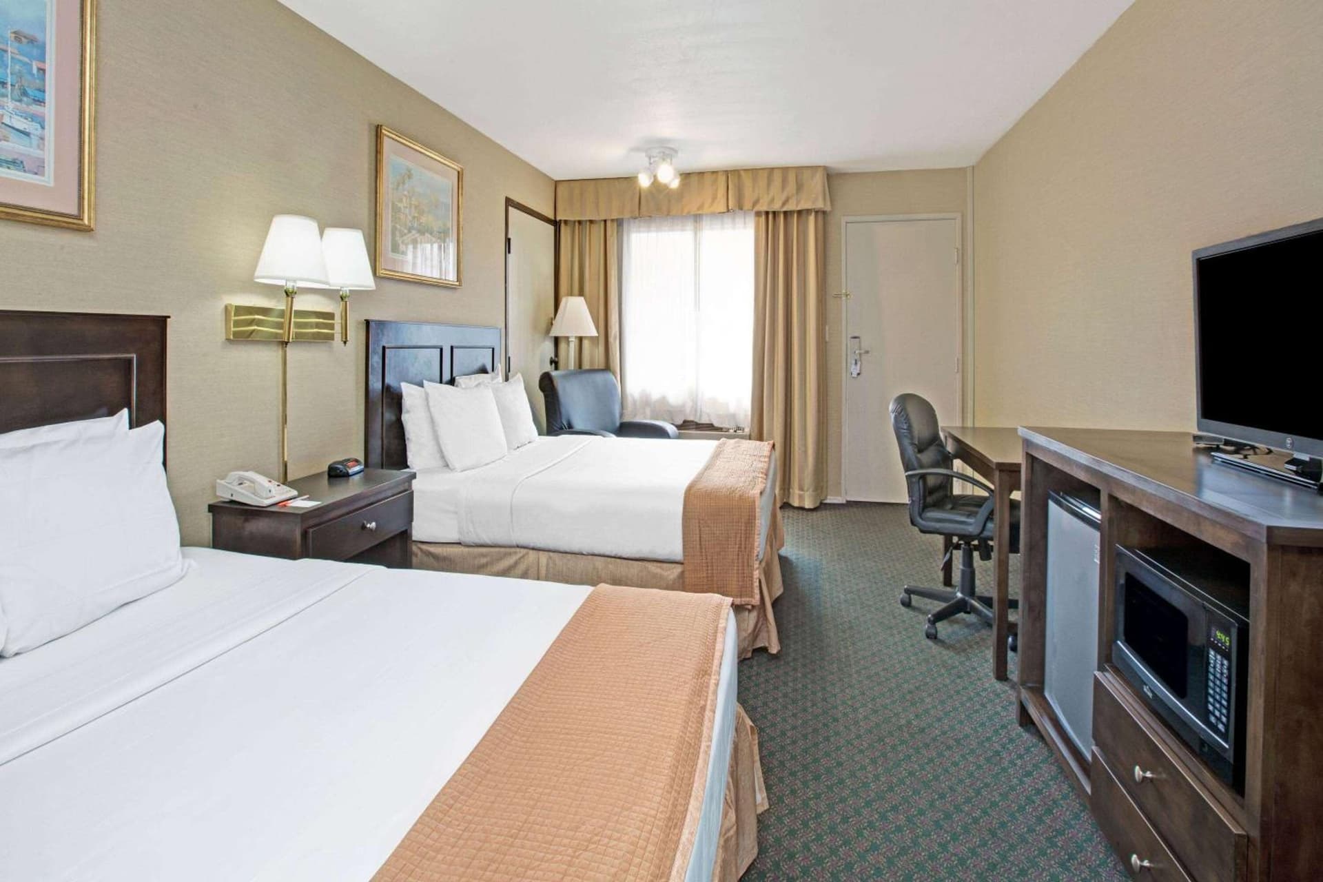 Howard Johnson by Wyndham Torrance gallery photo in Torrance, CA — image 7