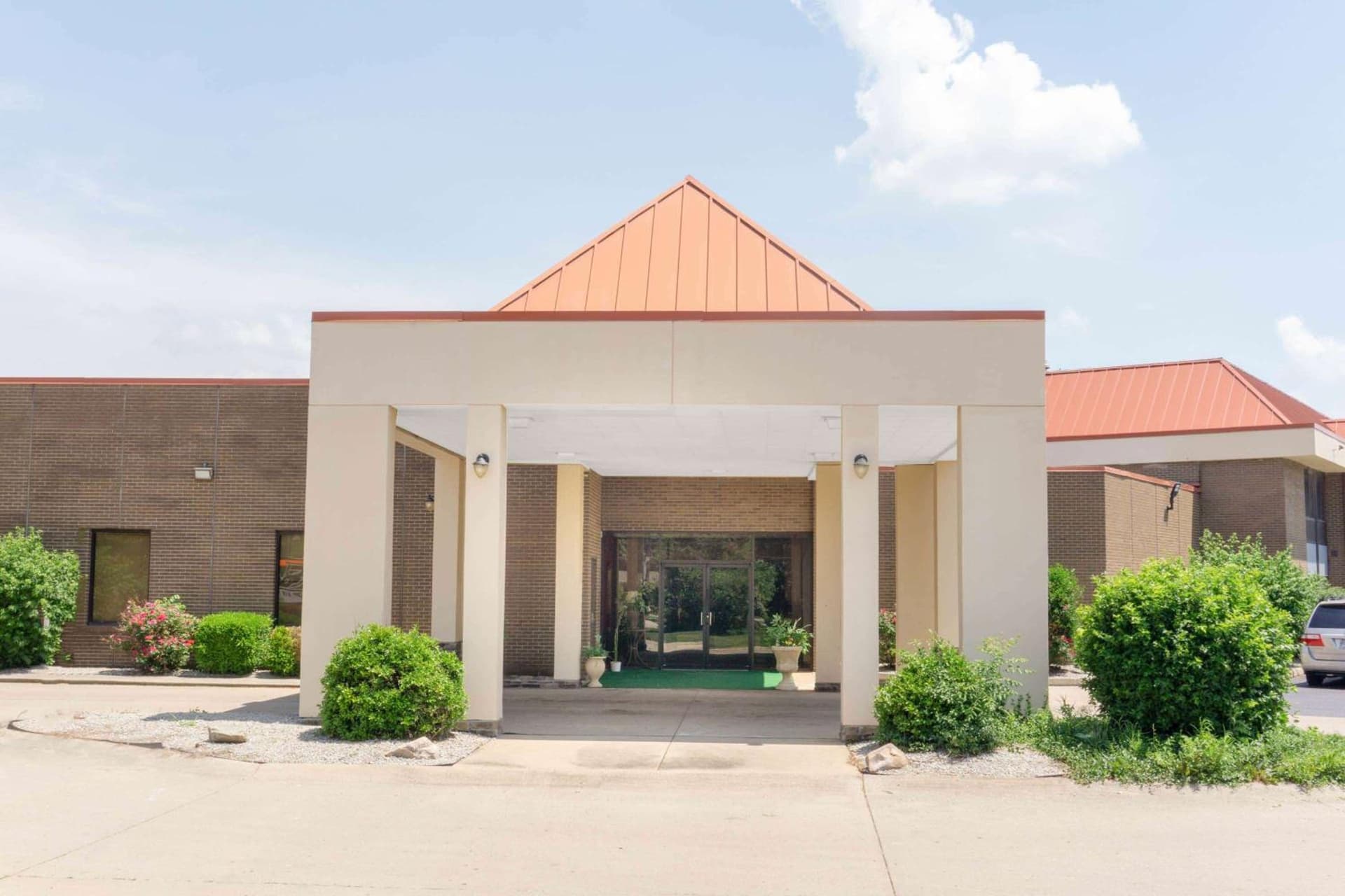 Super 8 by Wyndham Harrison OH — hotel in Harrison, Ohio