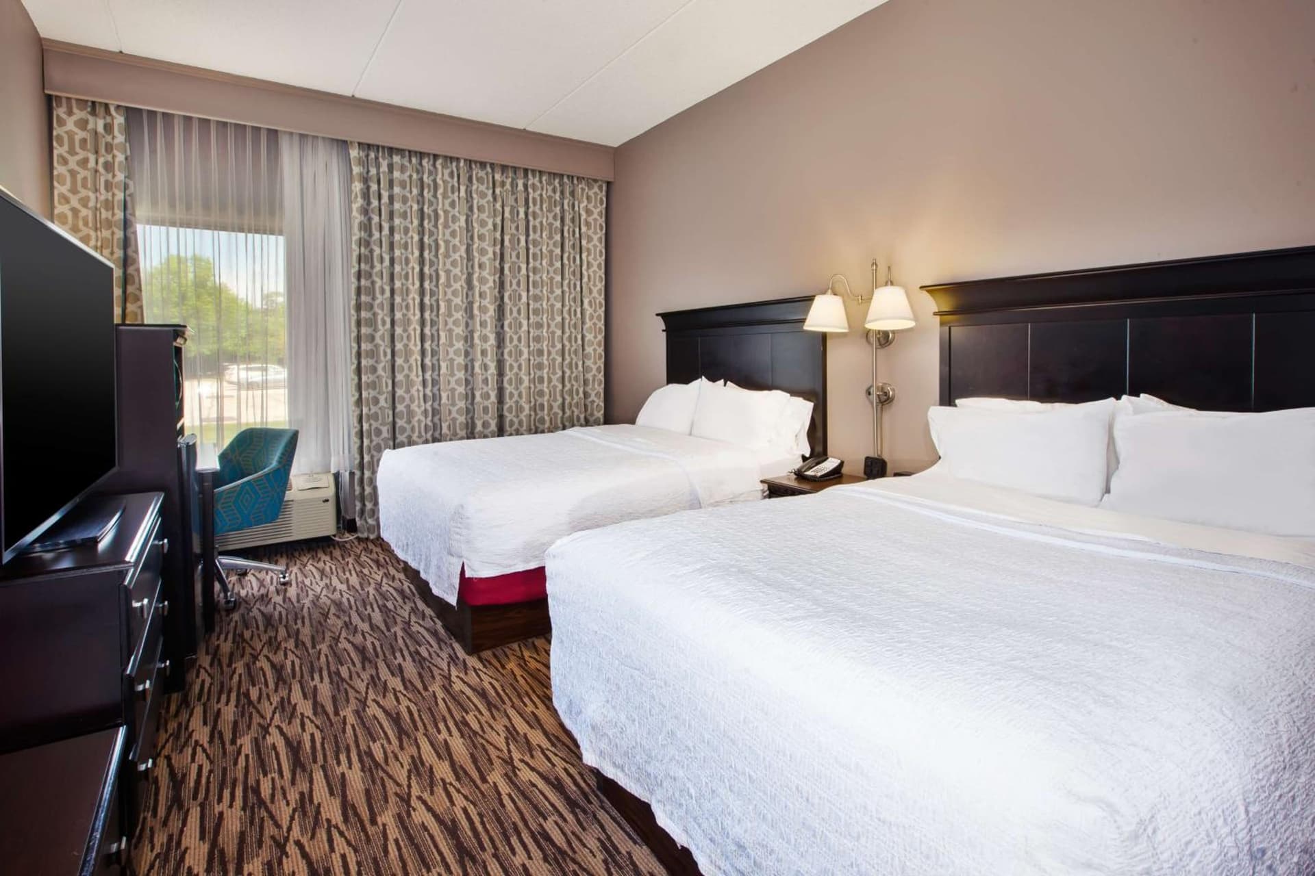 Hampton Inn & Suites Cleveland-Airport/Middleburg Heights gallery photo in Middleburg Heights, OH — image 7