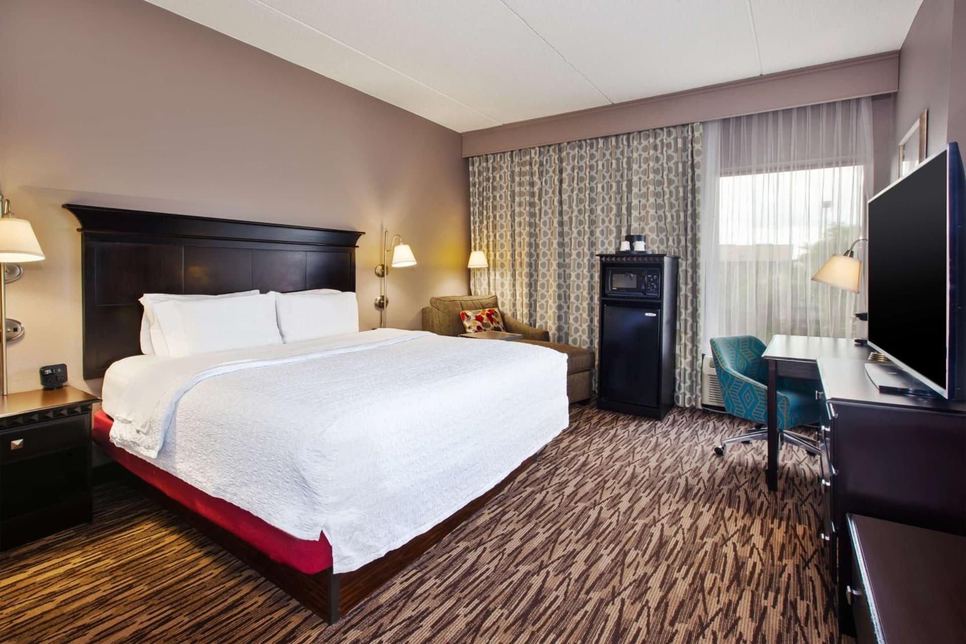 Hampton Inn & Suites Cleveland-Airport/Middleburg Heights gallery photo in Middleburg Heights, OH — image 8