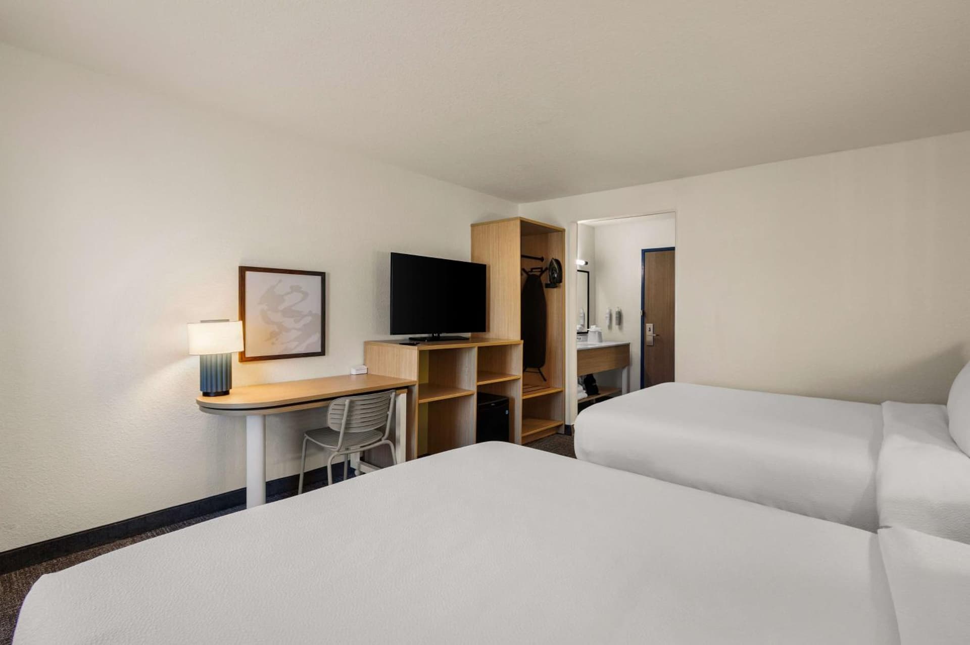 Spark By Hilton Fort Wayne interior in Fort Wayne, IN — gallery photo 2