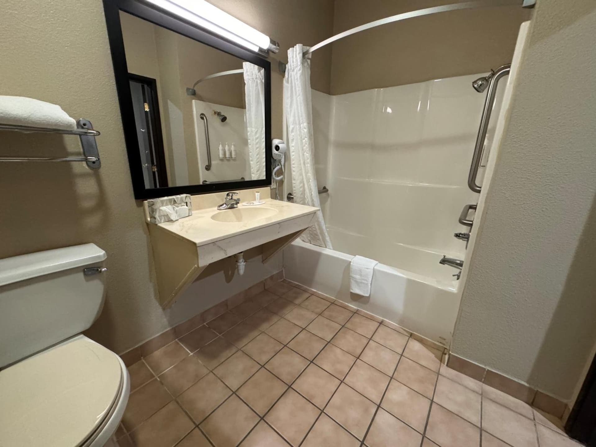 Super 8 by Wyndham Port Arthur/Nederland Area gallery photo in Port Arthur, TX — image 28