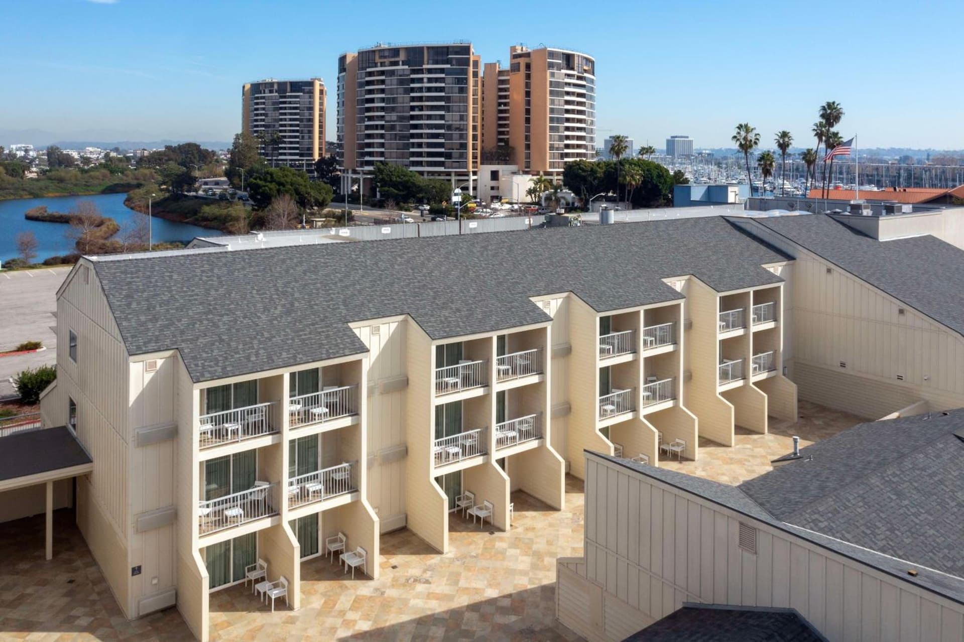 Hilton Garden Inn Los Angeles Marina Del Rey property views in Los Angeles, CA — gallery photo 3