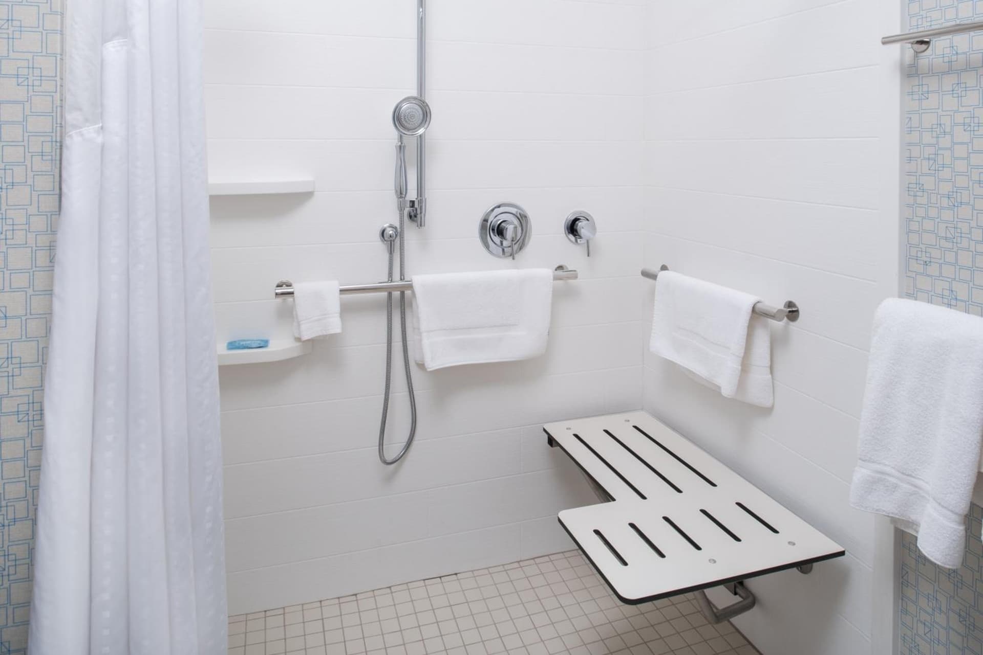 Holiday Inn Express Hotel & Suites Bismarck by IHG gallery photo in Bismarck, ND — image 5
