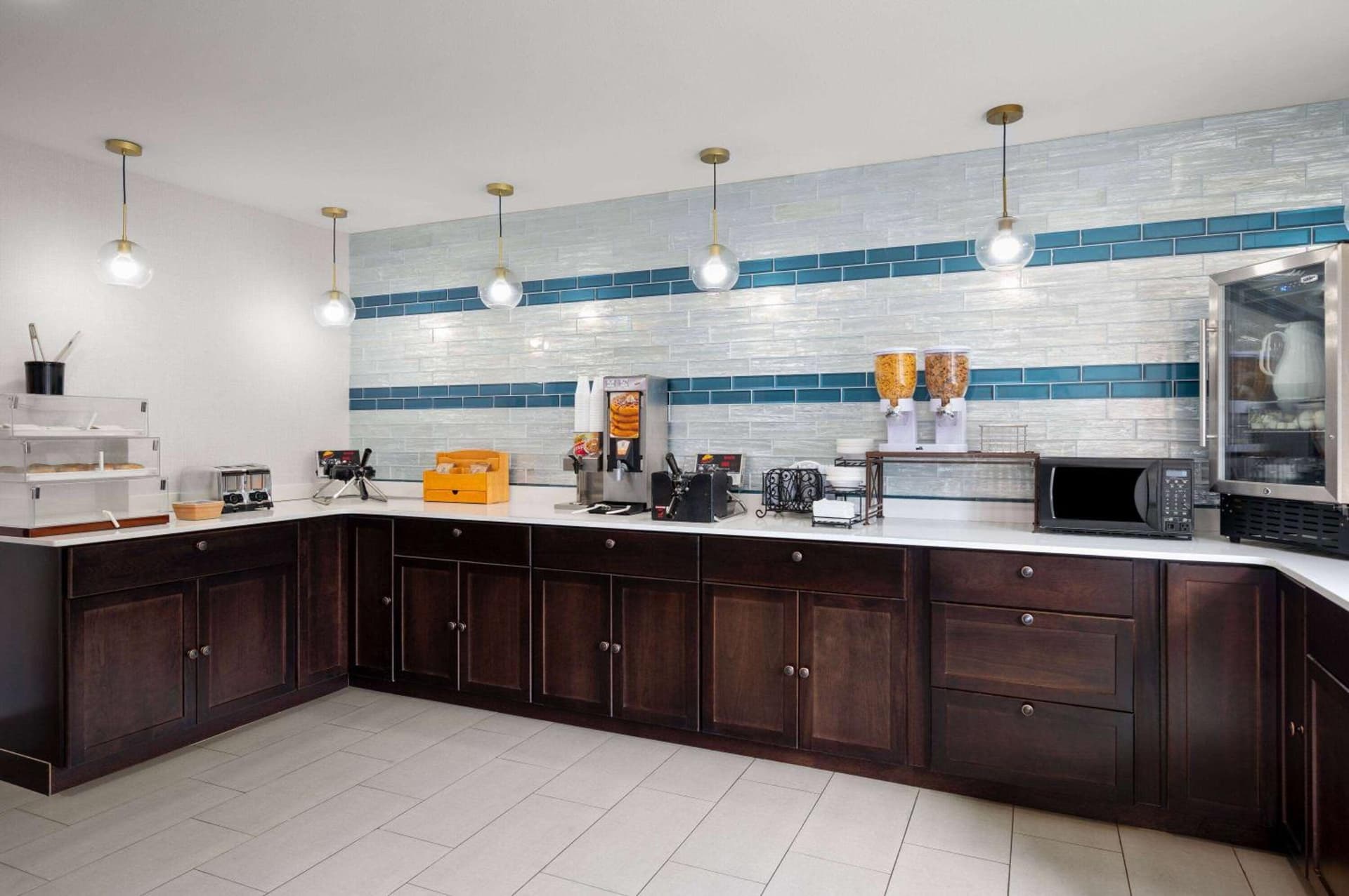 La Quinta Inn by Wyndham Indianapolis Airport Executive Dr gallery photo in Indianapolis, IN — image 17