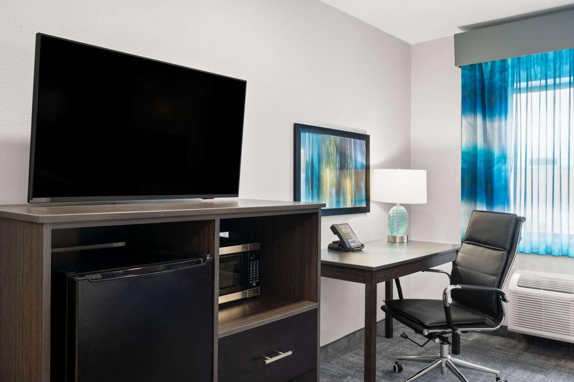 La Quinta Inn by Wyndham Indianapolis Airport Executive Dr gallery photo in Indianapolis, IN — image 16