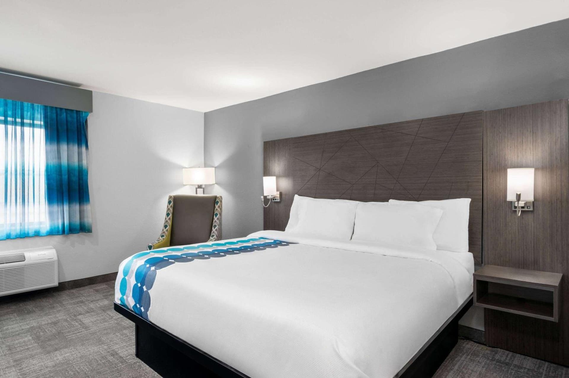 La Quinta Inn by Wyndham Indianapolis Airport Executive Dr gallery photo in Indianapolis, IN — image 14