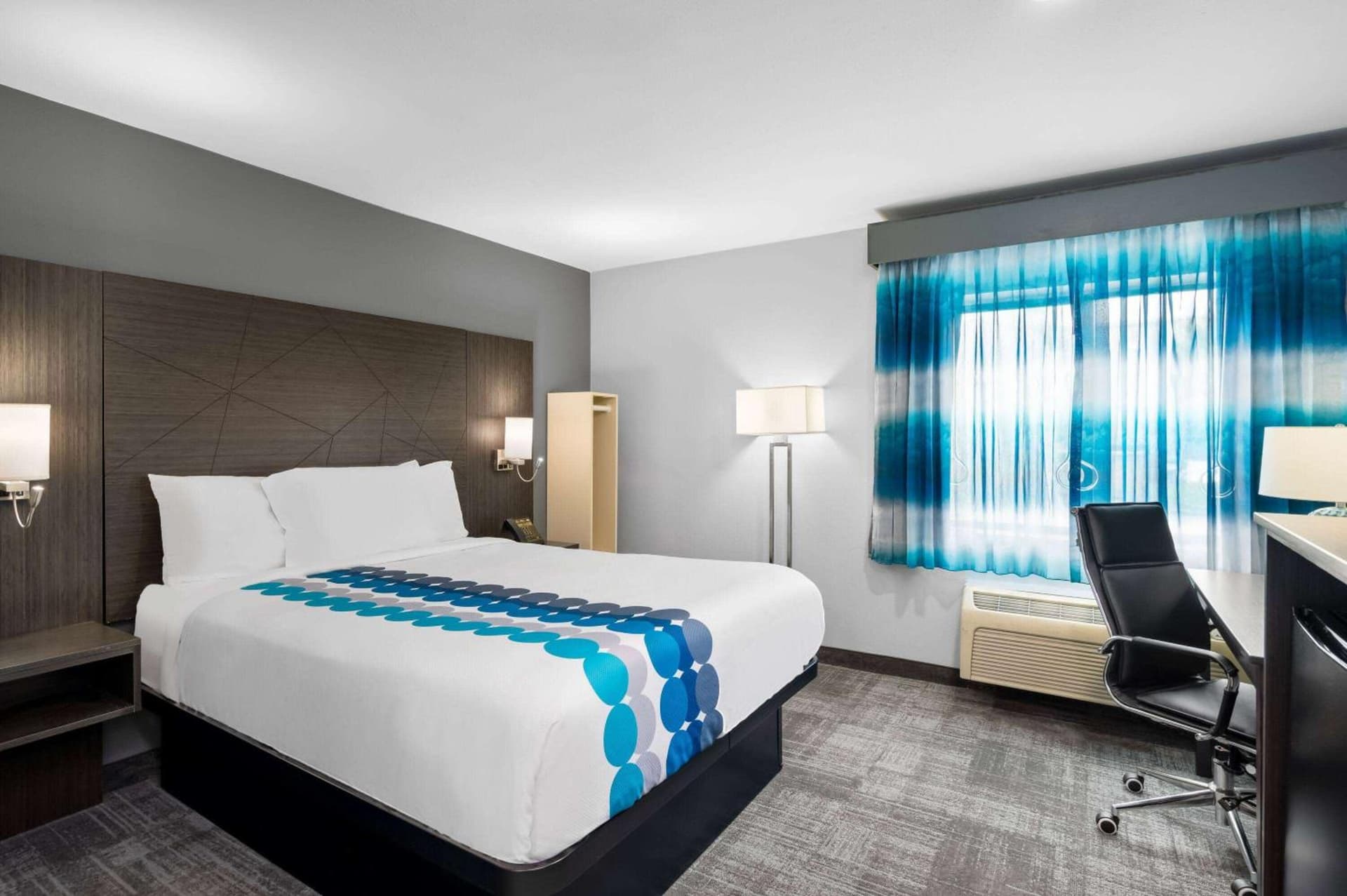 La Quinta Inn by Wyndham Indianapolis Airport Executive Dr gallery photo in Indianapolis, IN — image 9
