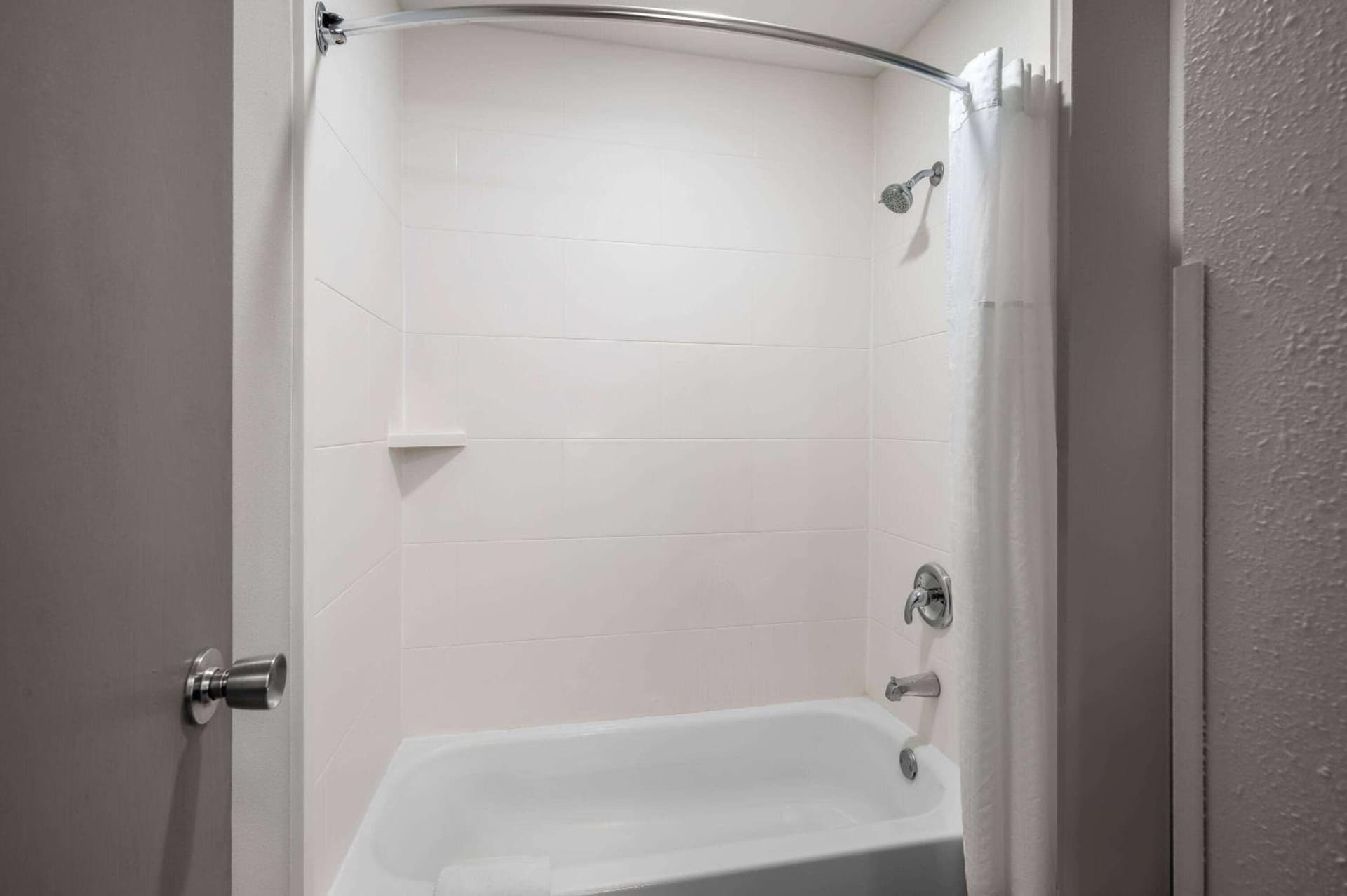 La Quinta Inn by Wyndham Indianapolis Airport Executive Dr gallery photo in Indianapolis, IN — image 37