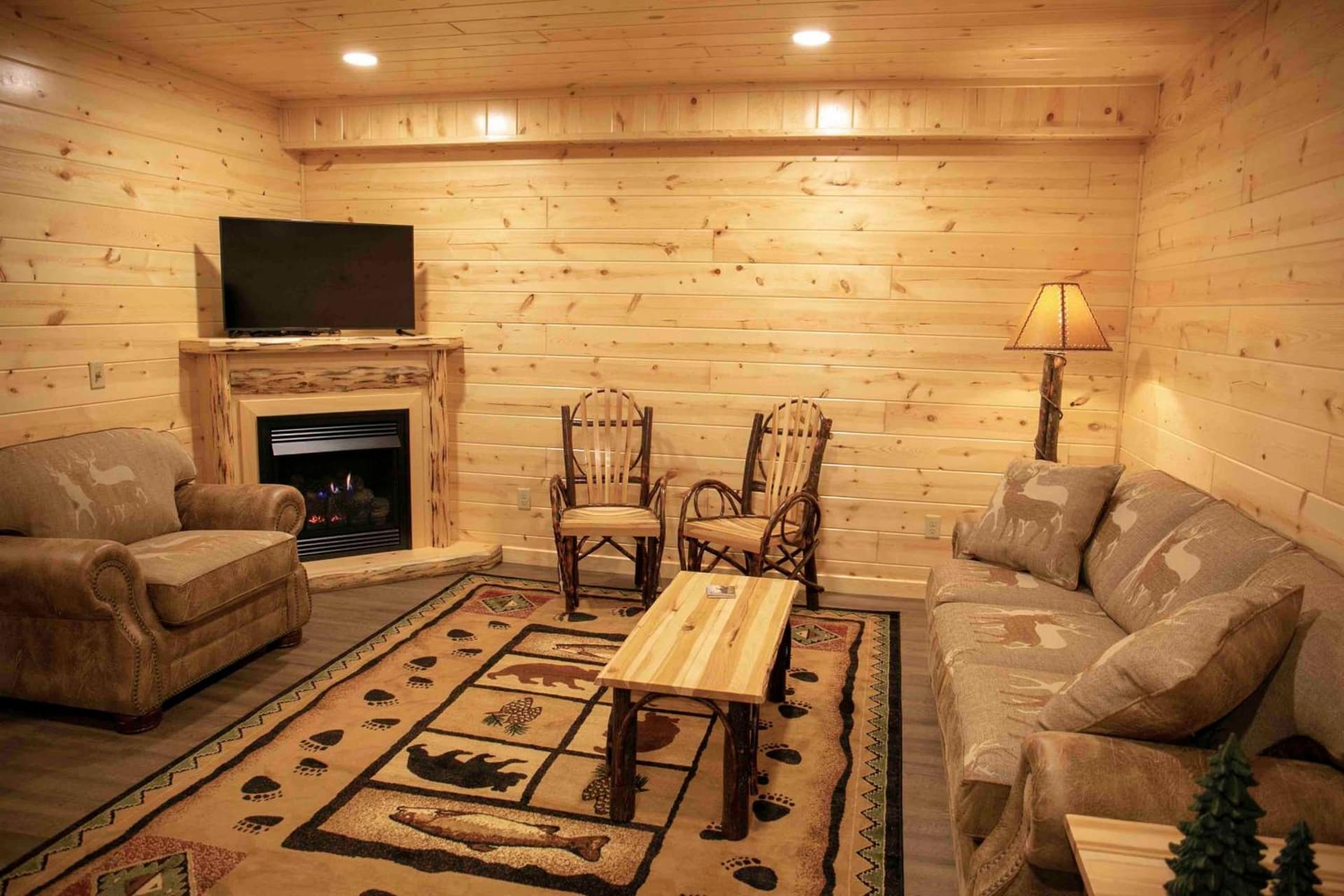 Blessing Lodge by Amish Country Lodging interior in Berlin, OH — gallery photo 2