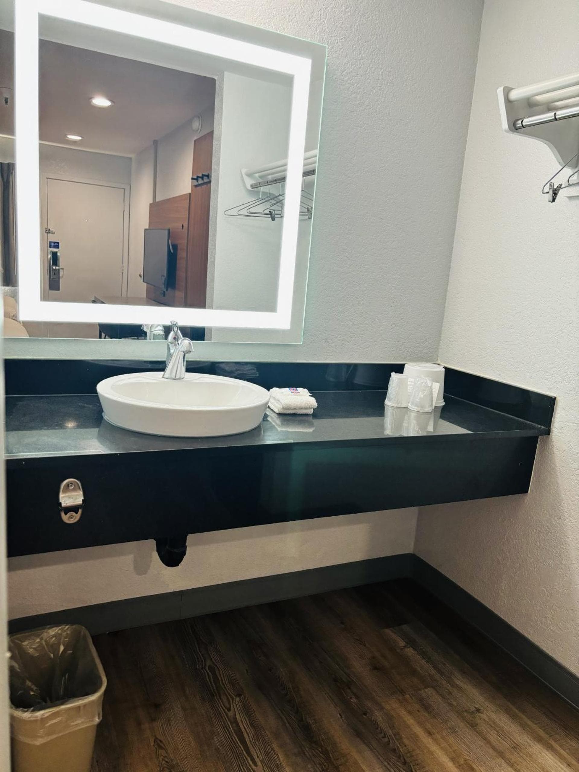 Motel 6-Santa Ana, CA interior in Santa Ana, CA — gallery photo 2