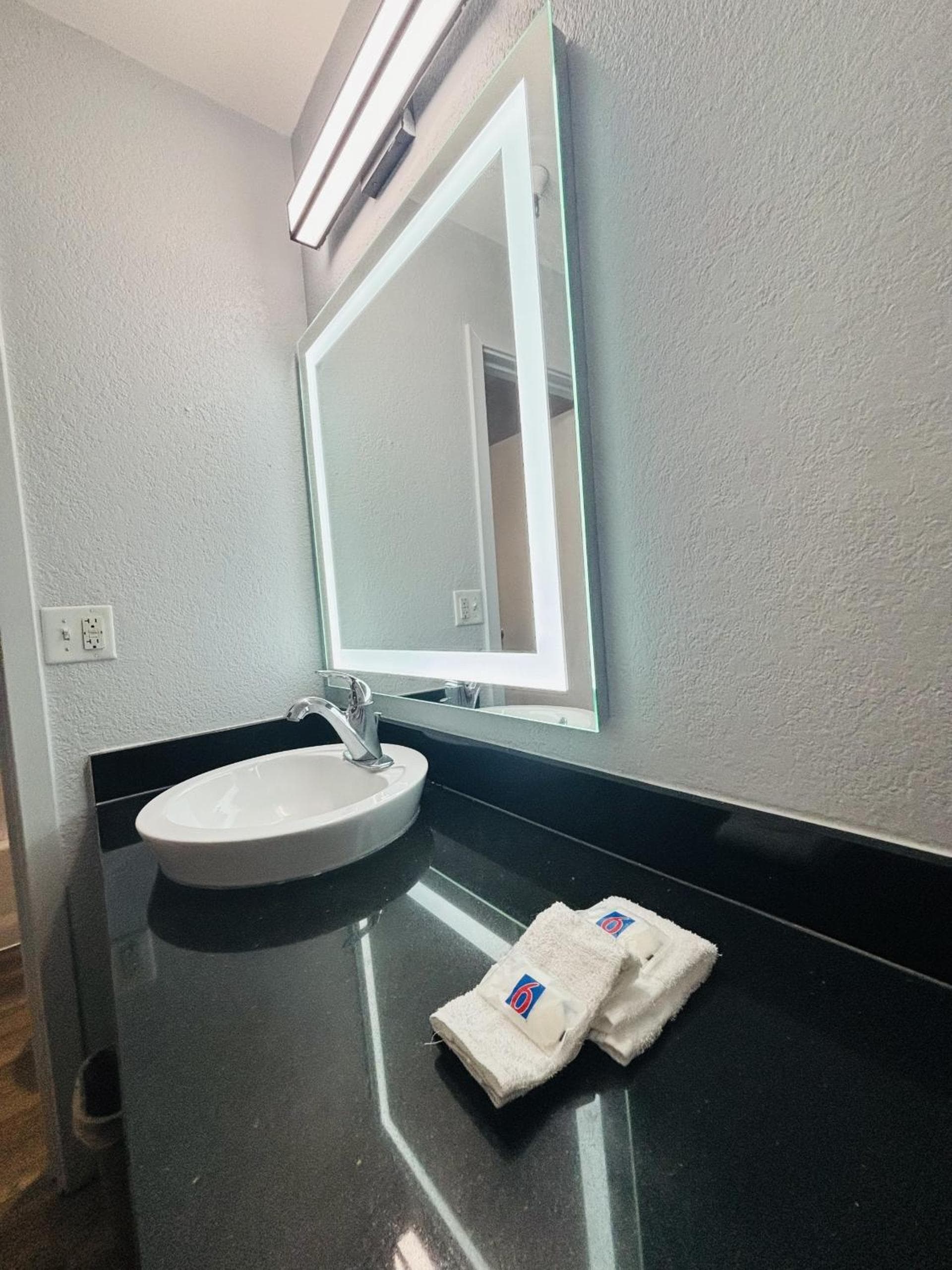 Motel 6-Santa Ana, CA gallery photo in Santa Ana, CA — image 14