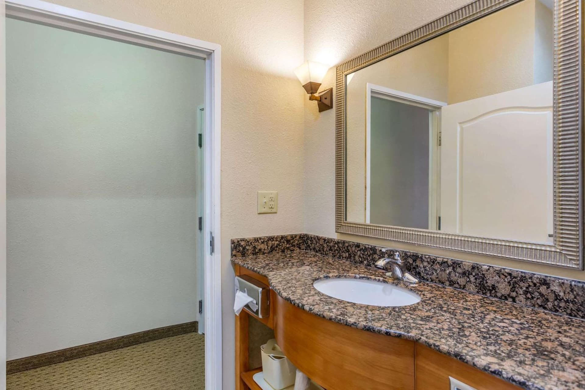 Comfort Suites South Point - Huntington gallery photo in Burlington, OH — image 17