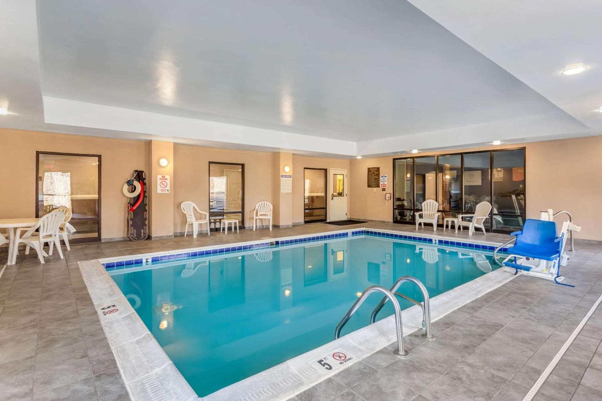 Comfort Suites South Point - Huntington gallery photo in Burlington, OH — image 19