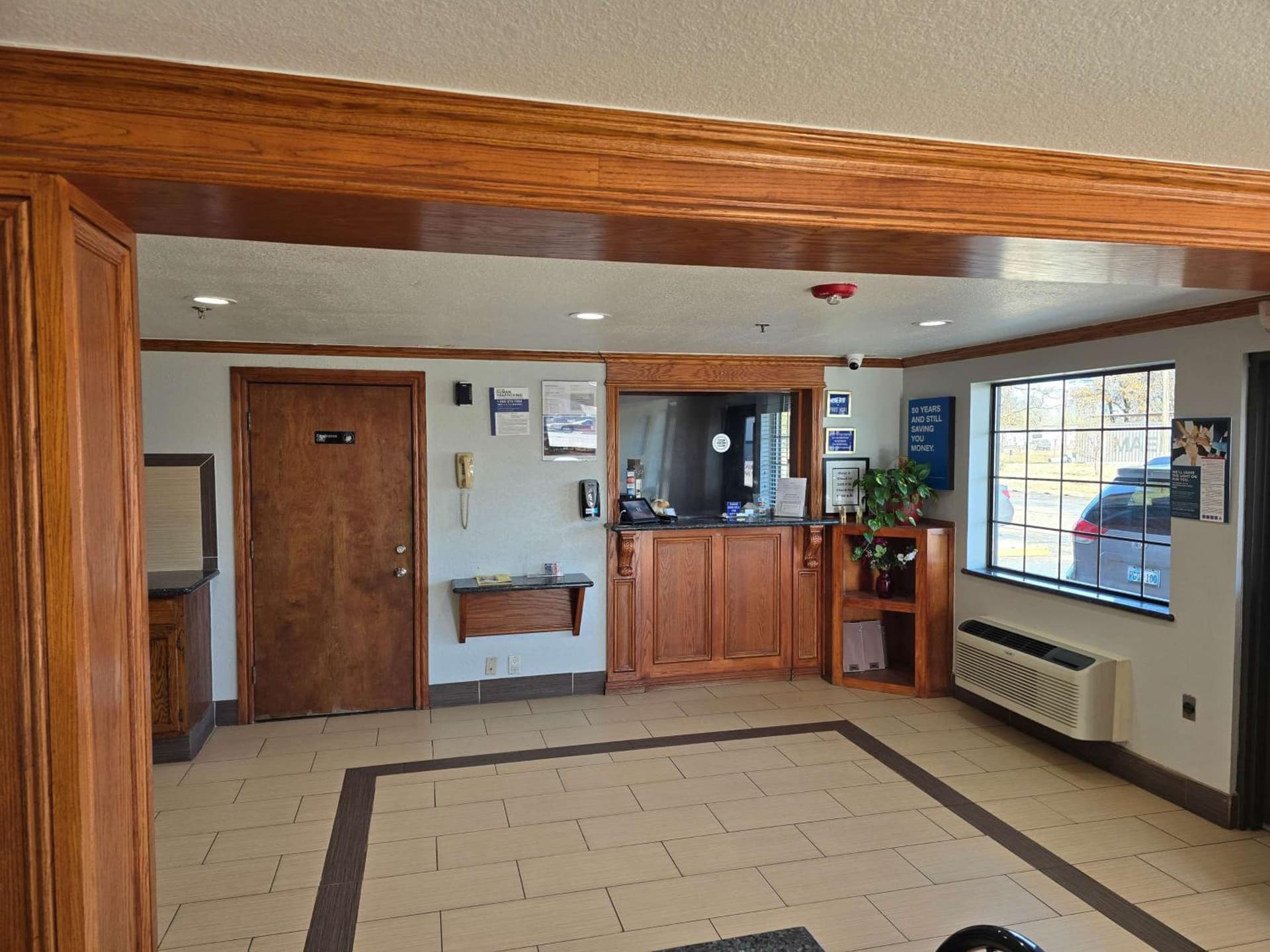 Motel 6 Oklahoma City OK Frontier City interior in Edmond, OK — gallery photo 2