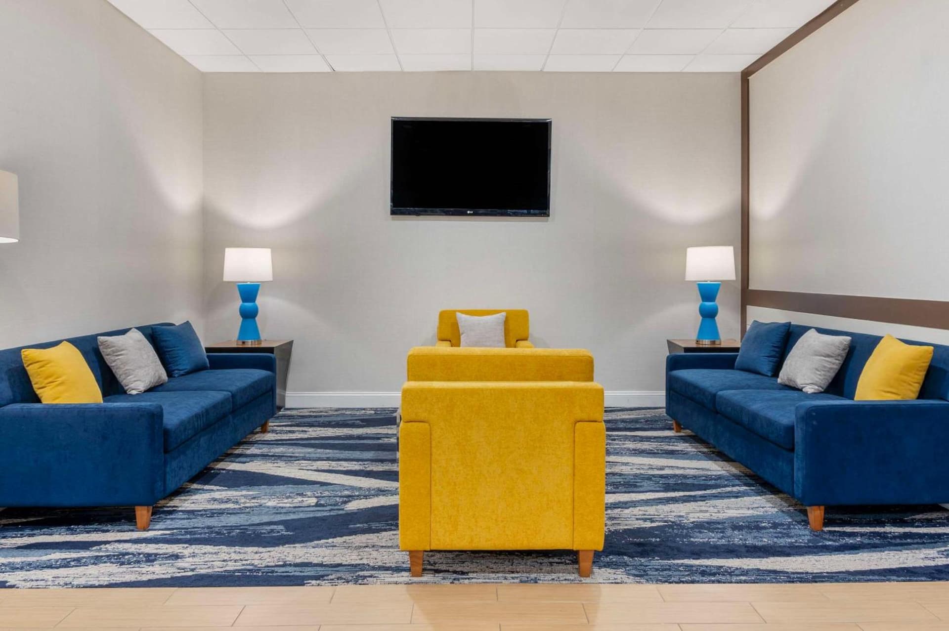 Comfort Inn & Suites Danbury-Bethel gallery photo in Danbury, CT — image 63