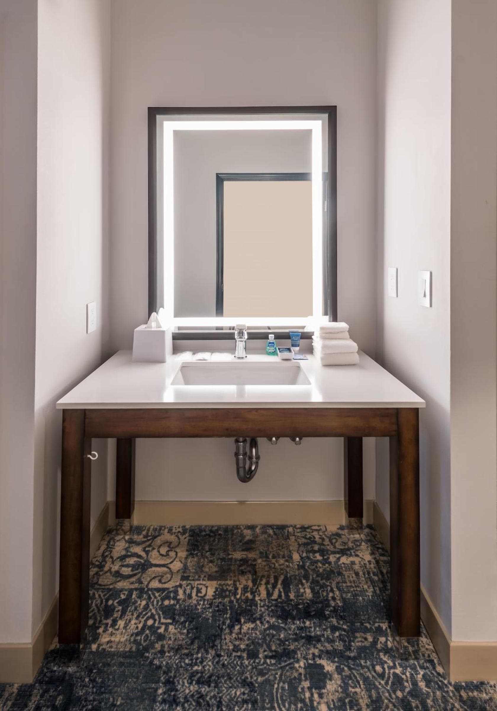Four Points by Sheraton Anchorage Downtown gallery photo in Anchorage, AK — image 9